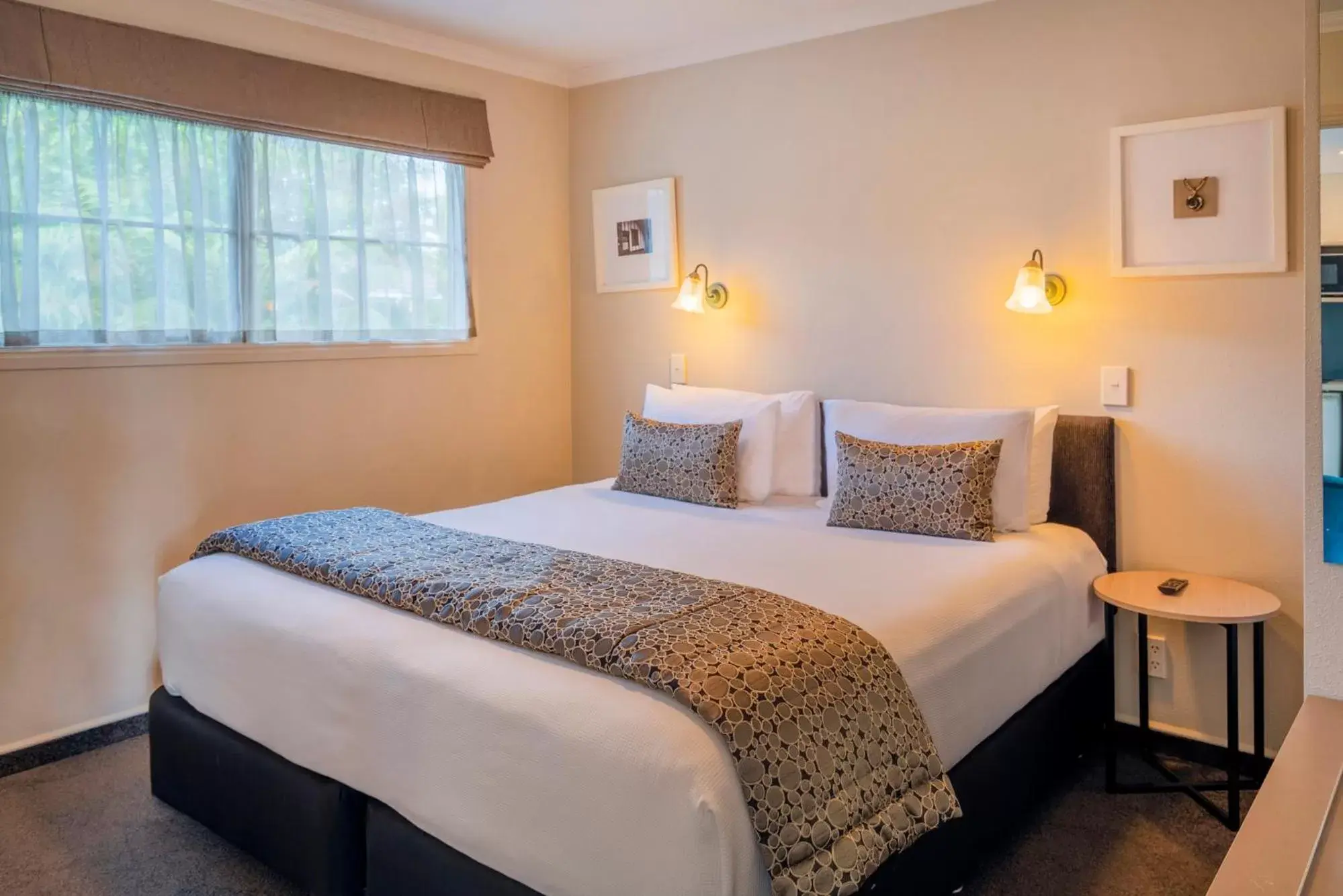 Bed in Silver Fern Rotorua Suites & Spa