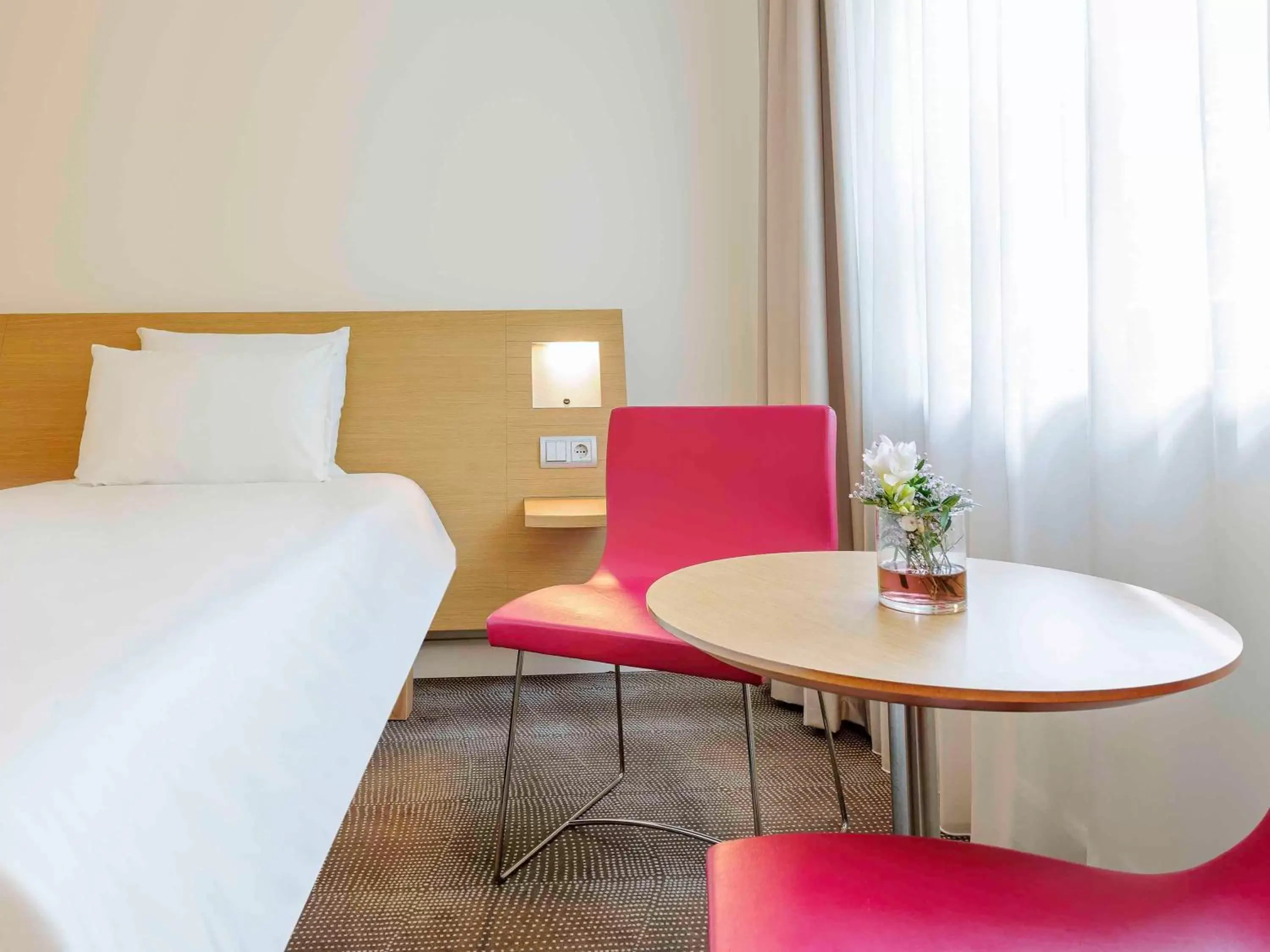 Bedroom in Novotel Aachen City