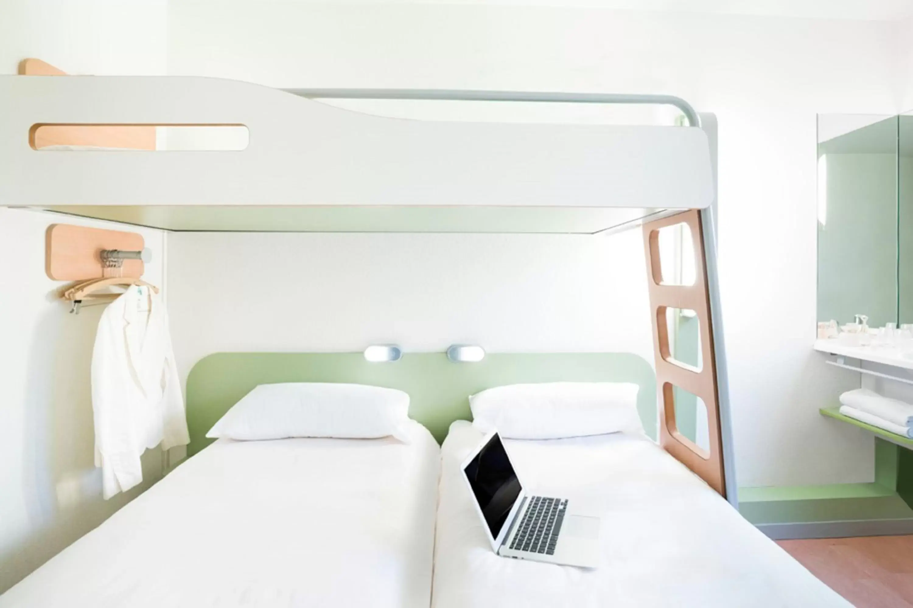 Bedroom, Bunk Bed in ibis budget Poitiers Nord Futuroscope