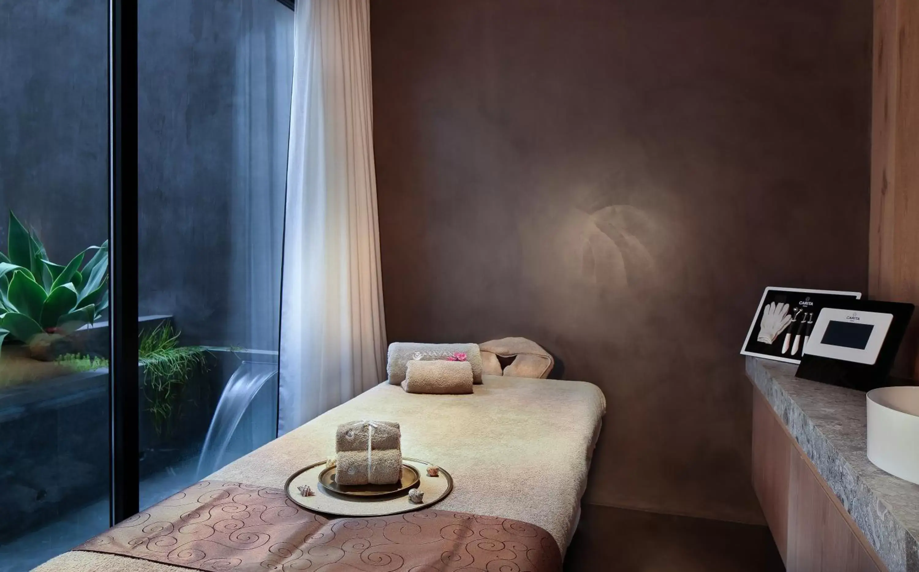 Massage in Claris Hotel & Spa GL, a Small Luxury Hotel of the World