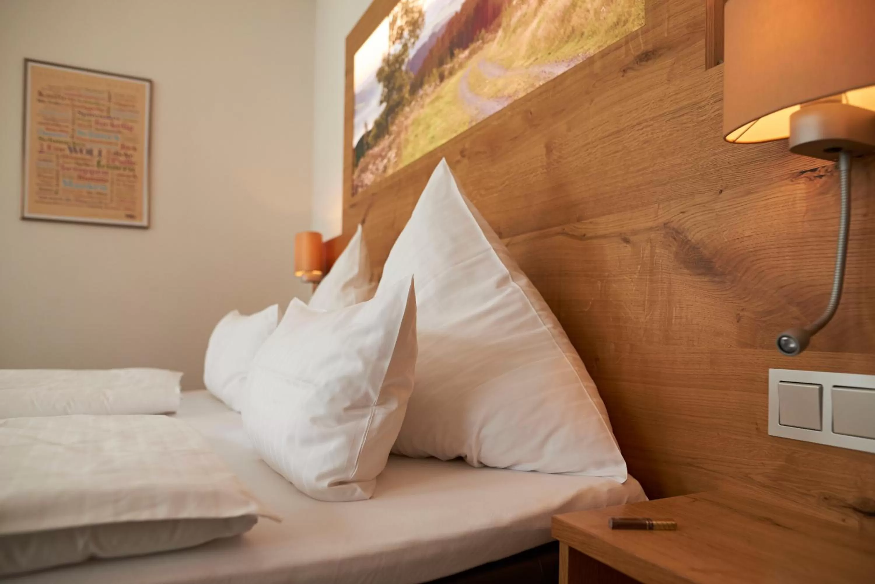 Photo of the whole room, Bed in Domschänke Eslohe Brauereigasthof