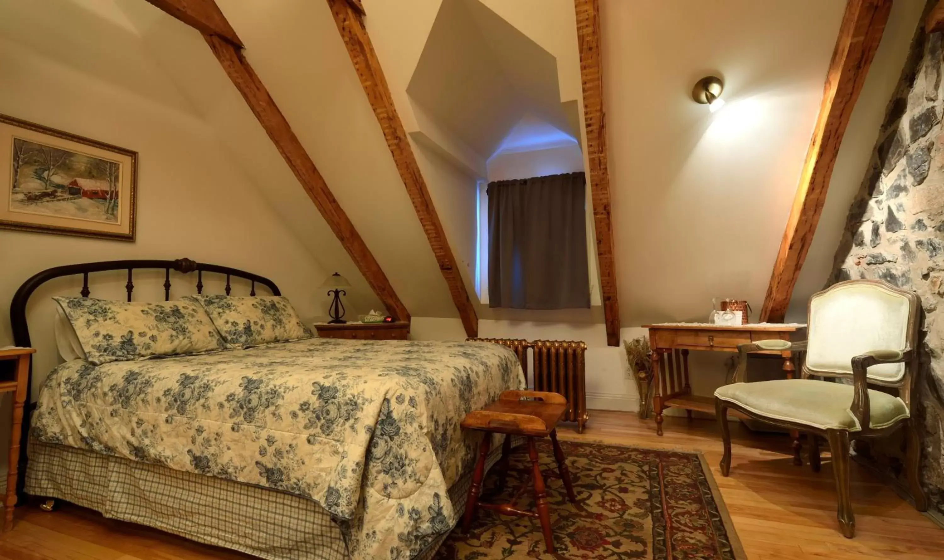 Photo of the whole room, Bed in Manoir Sur le Cap