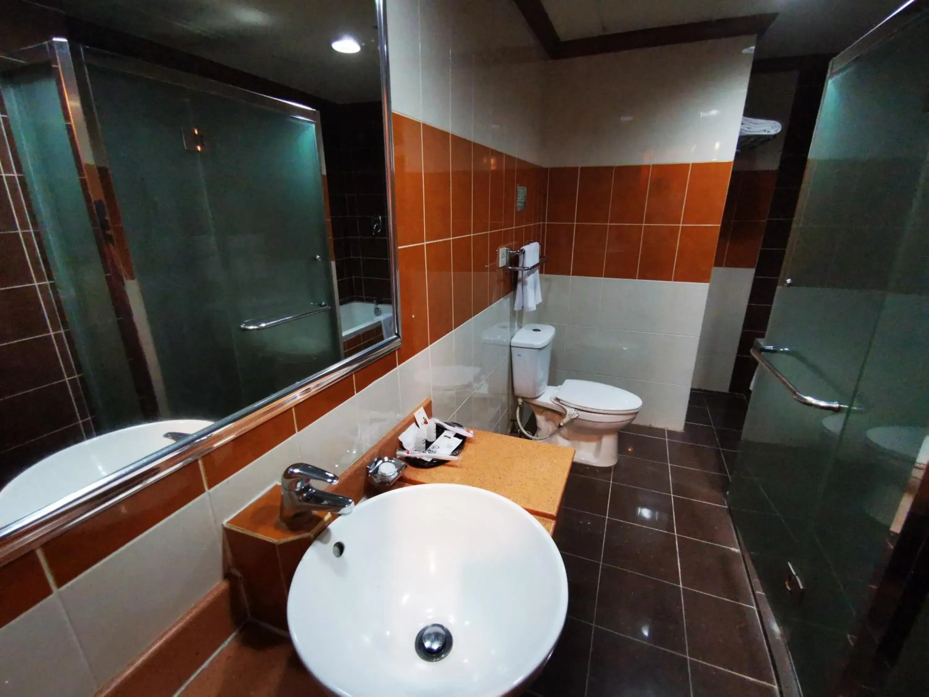 Toilet, Bathroom in Hotel Sandakan