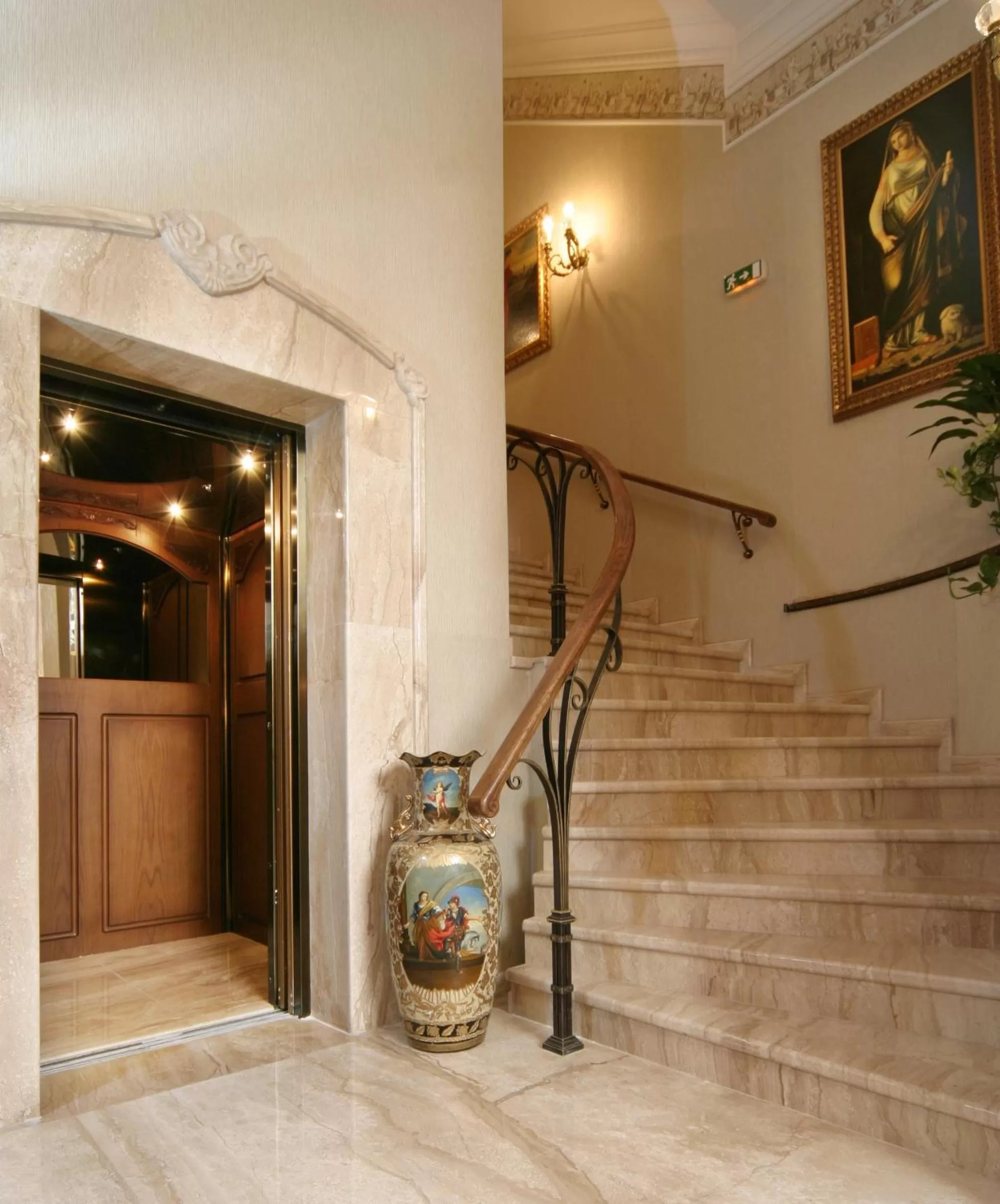 Decorative detail in Grand Hotel London