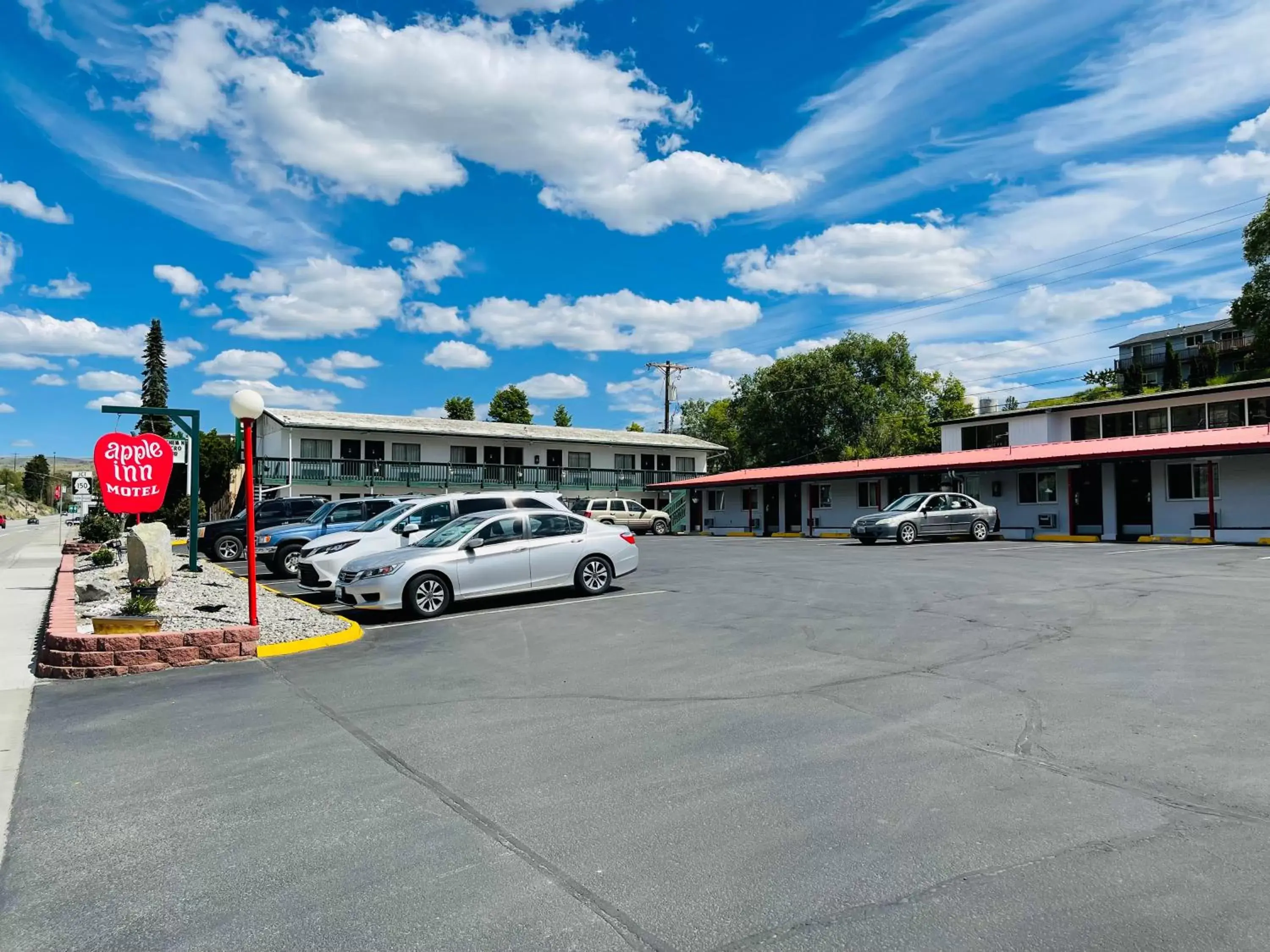 Property Building in Apple Inn Motel