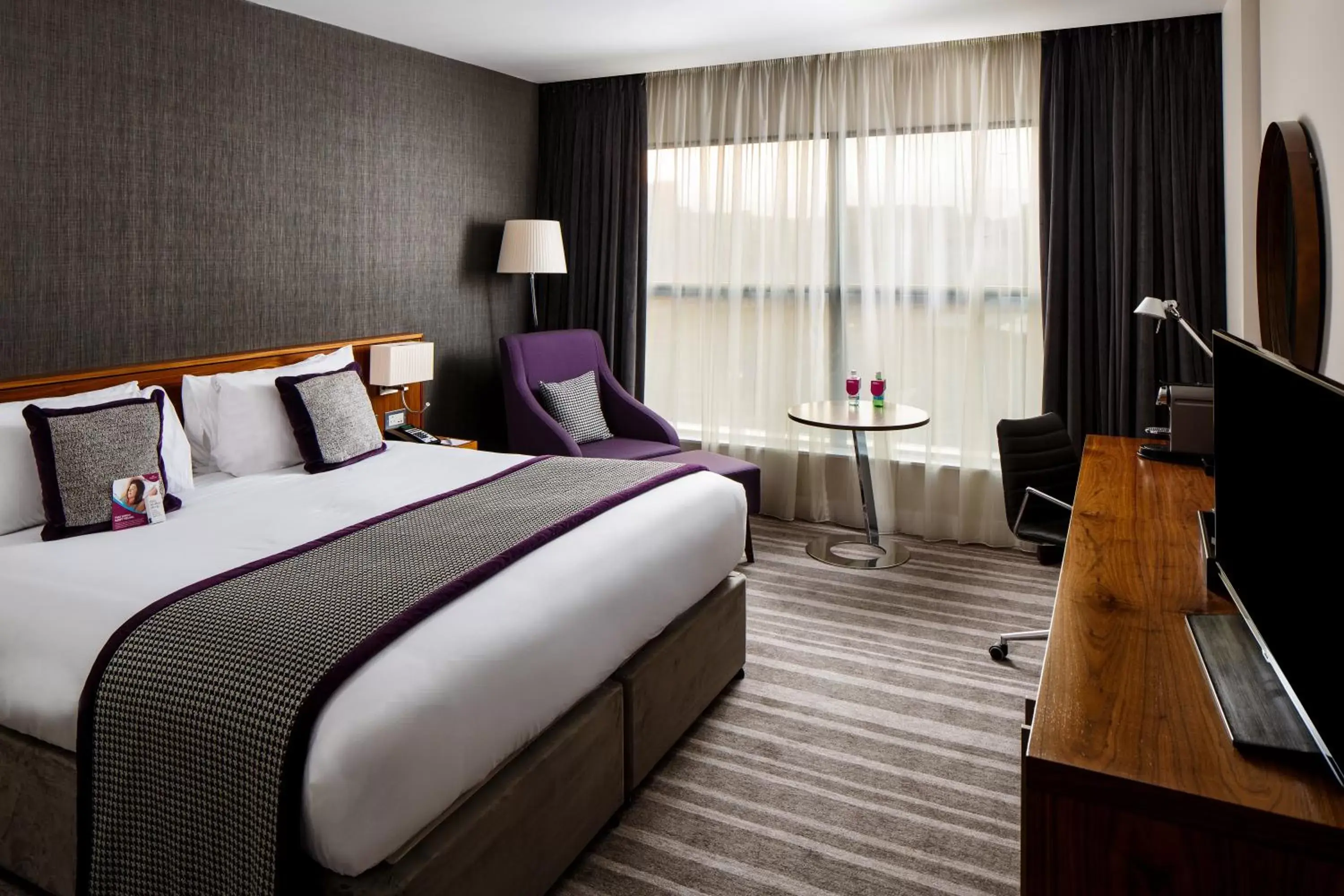 Bedroom, Bed in Crowne Plaza Newcastle - Stephenson Quarter, an IHG Hotel