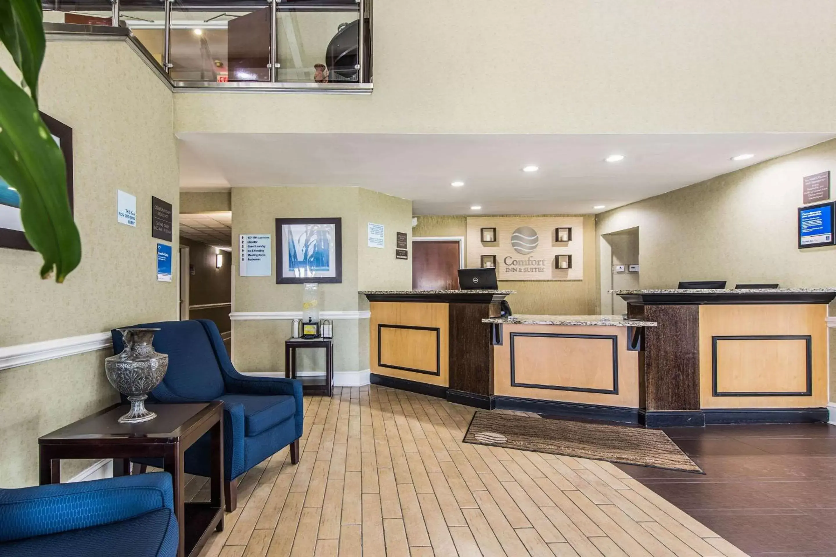 Lobby or reception, Kitchen/Kitchenette in Comfort Inn & Suites Greenwood near University