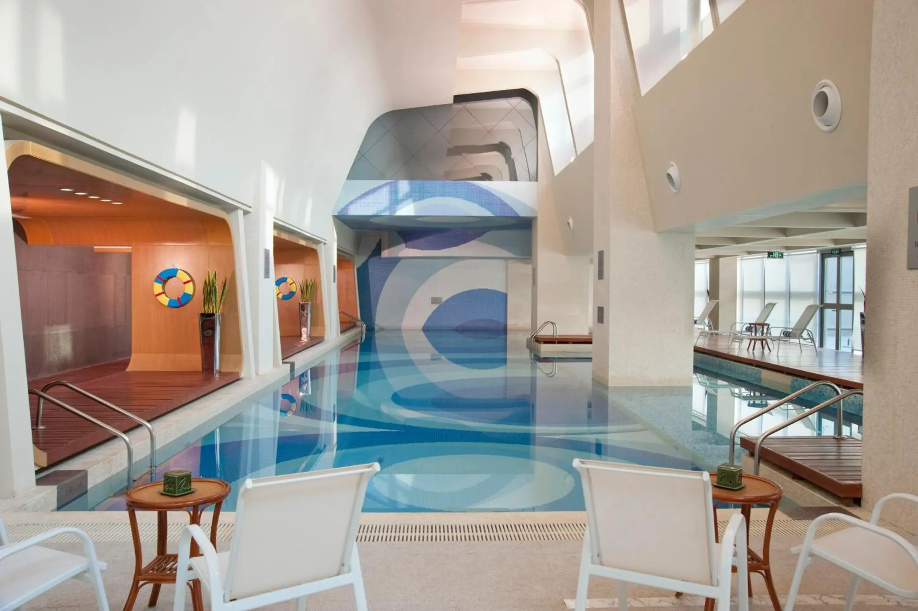 Swimming pool in Holiday Inn Xi'an Greenland Century City, an IHG Hotel