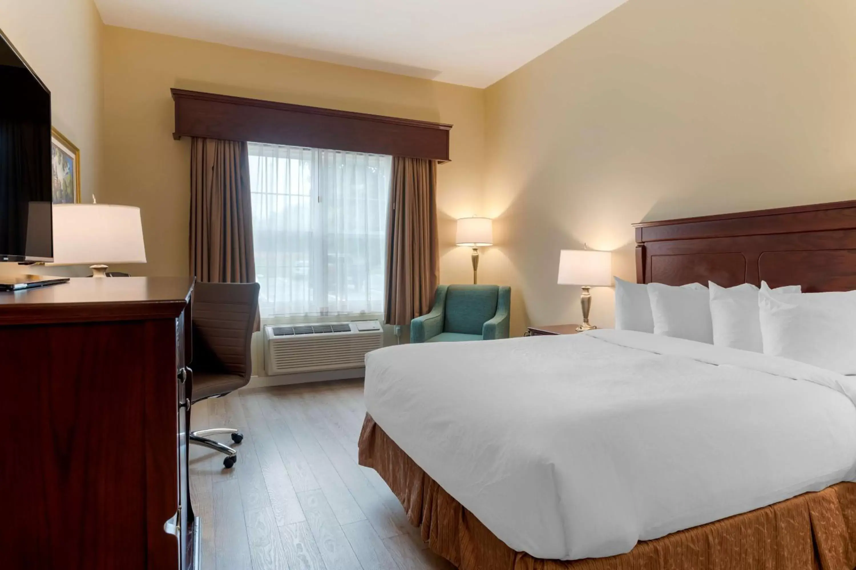 Bedroom, Bed in Best Western Plus Fredericton Hotel & Suites