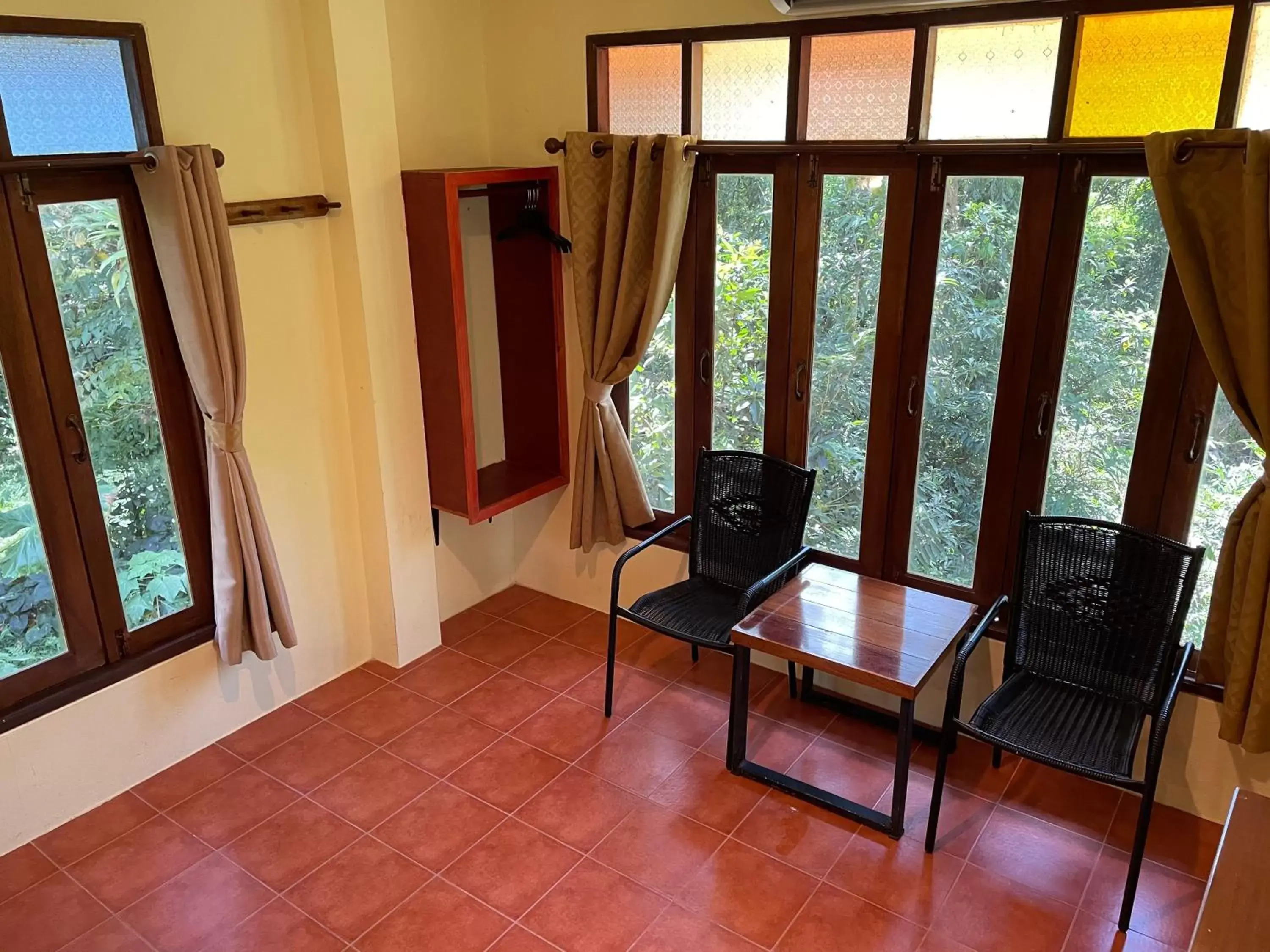 Living room, Seating Area in Art's Riverview Lodge