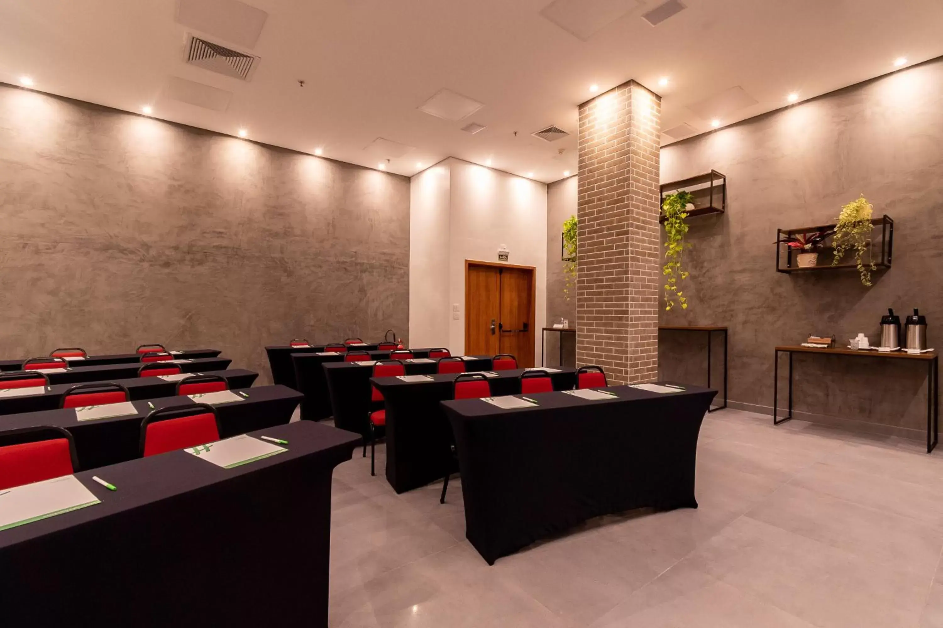 Meeting/conference room, Restaurant/Places to Eat in Holiday Inn Manaus, an IHG Hotel