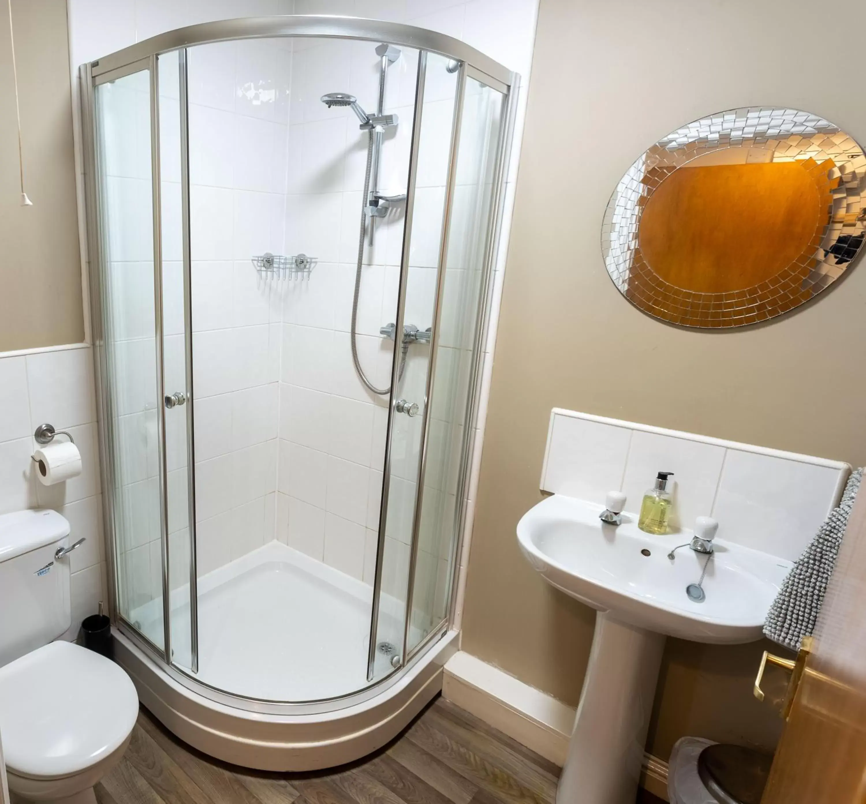 Bathroom in Traquair Arms Hotel