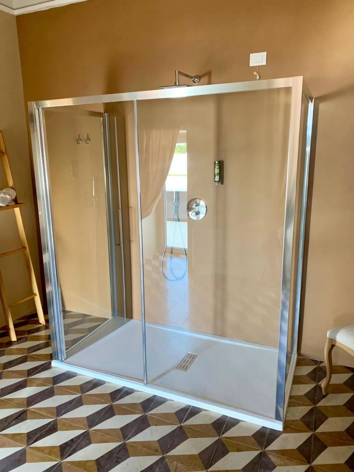 Shower in Borgo Cozzana