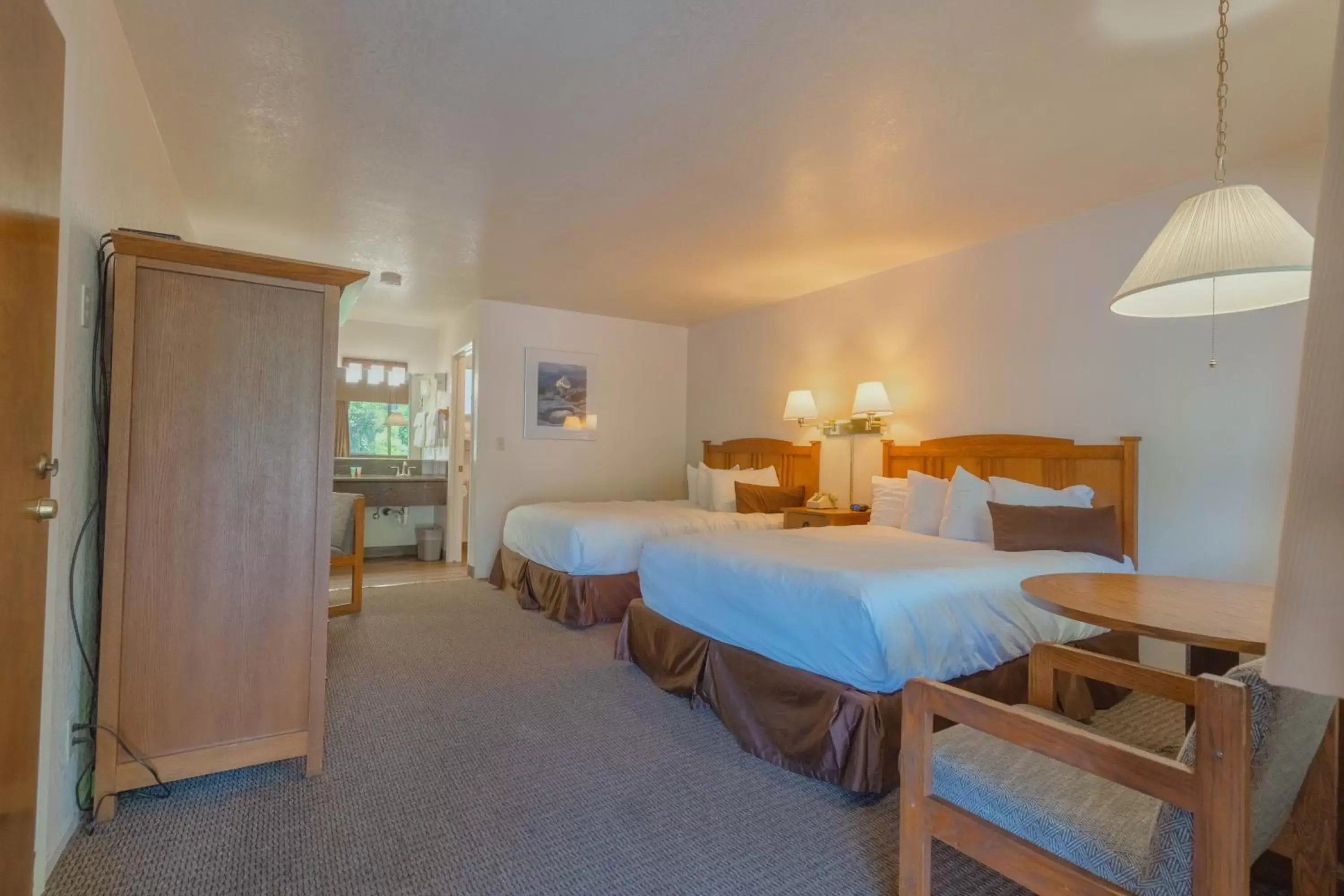 Bedroom, Bed in Mariposa Lodge