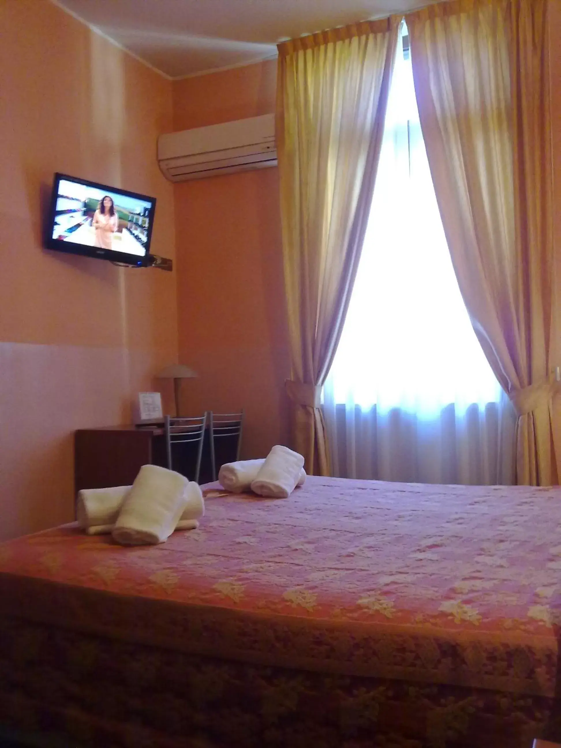 Bedroom, Bed in Hotel MM Dateo