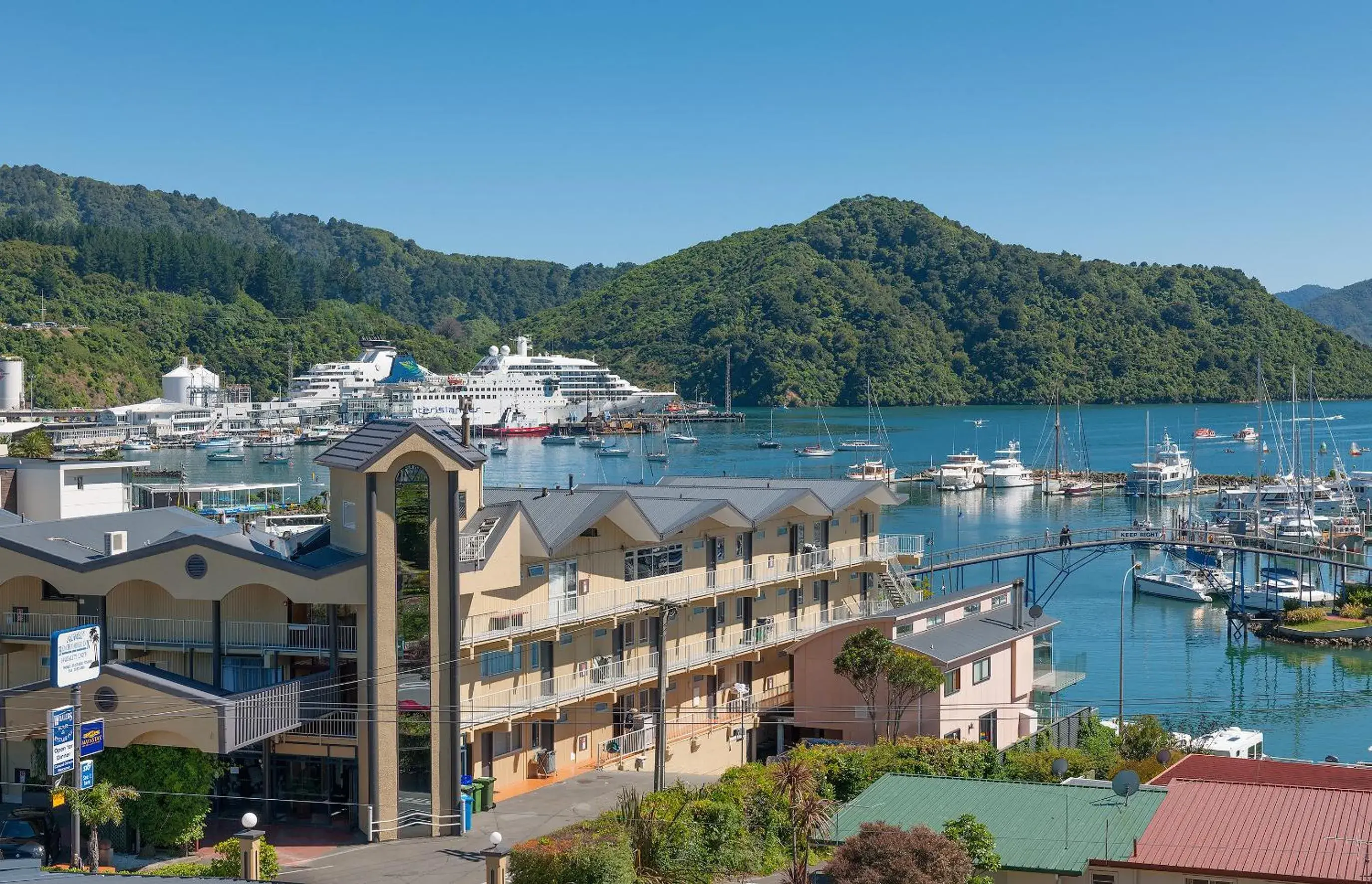 Sea view in Beachcomber Inn (Picton)