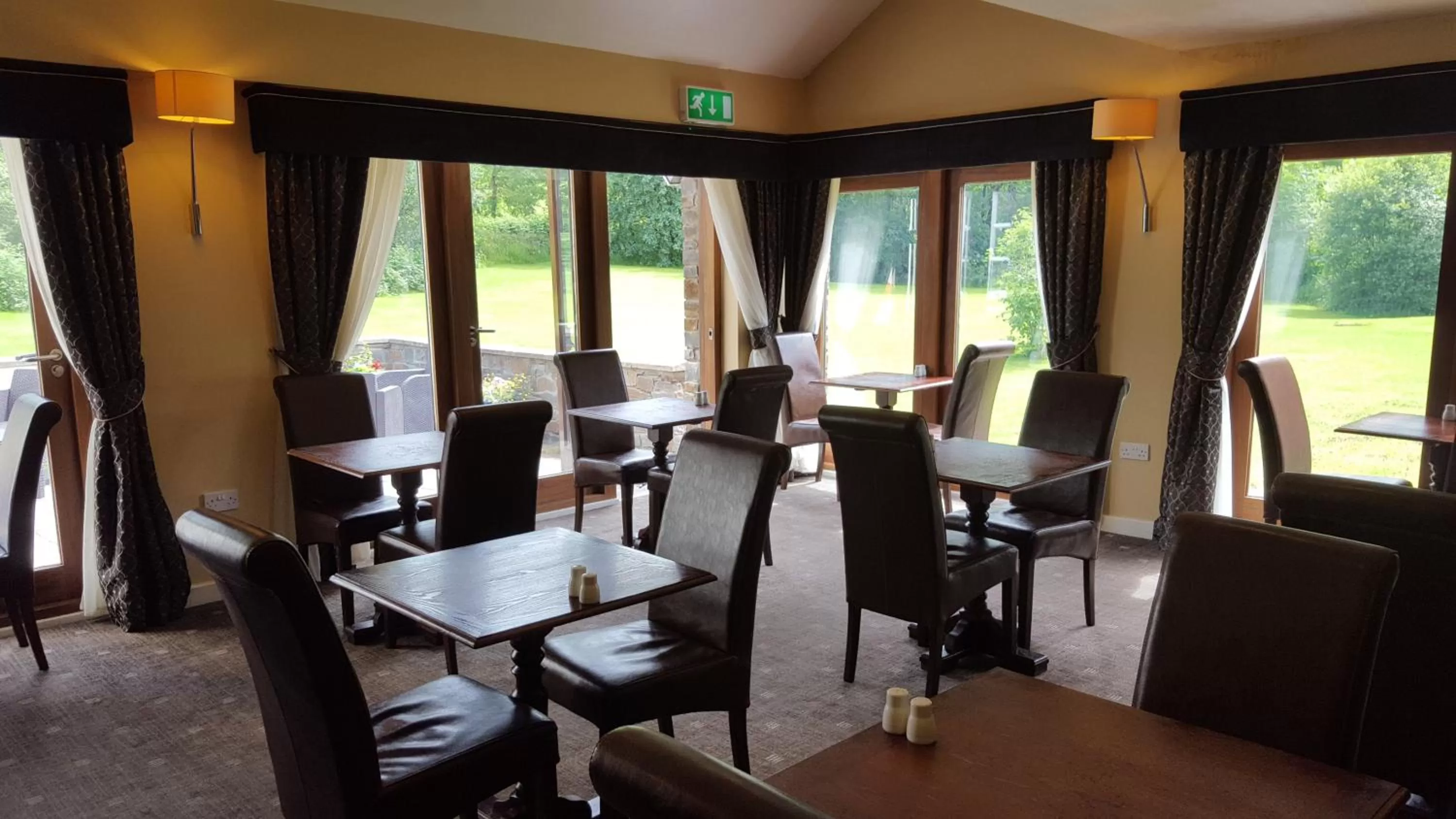 Restaurant/places to eat in Nant Ddu Lodge Hotel & Spa