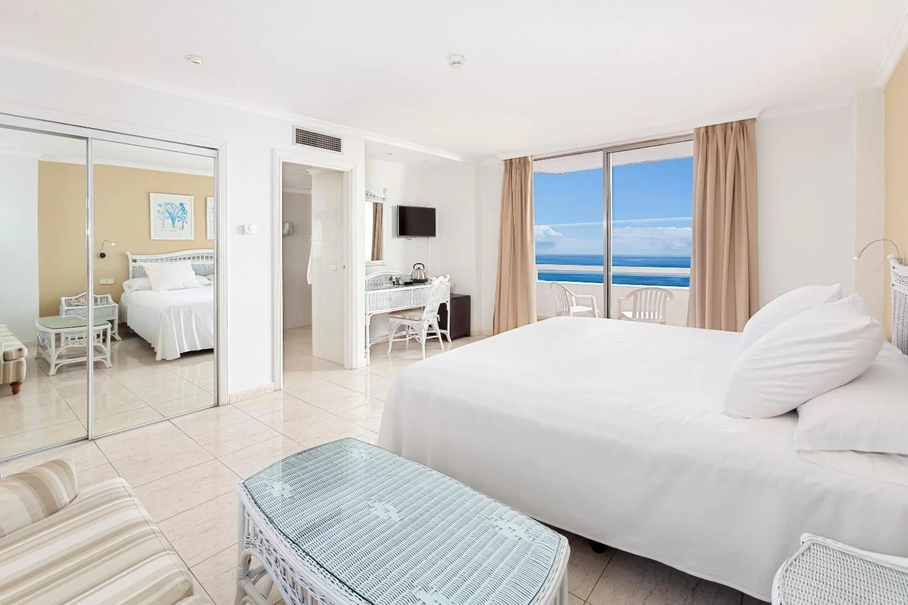 Photo of the whole room, Bed in Sol Arona Tenerife Photo of the whole room, Bed in Sol Arona Tenerife