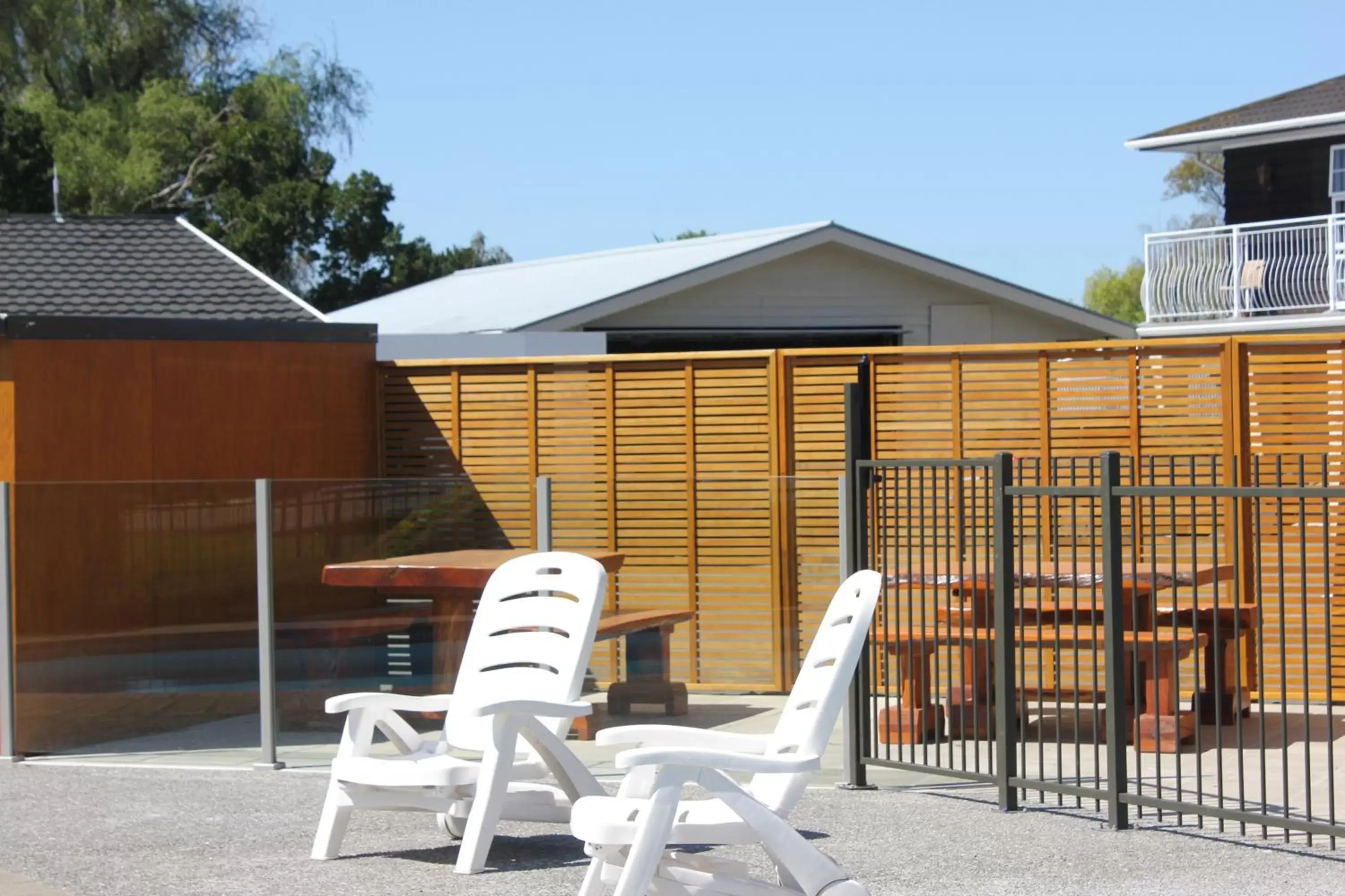 Swimming pool in Cherylea Motel