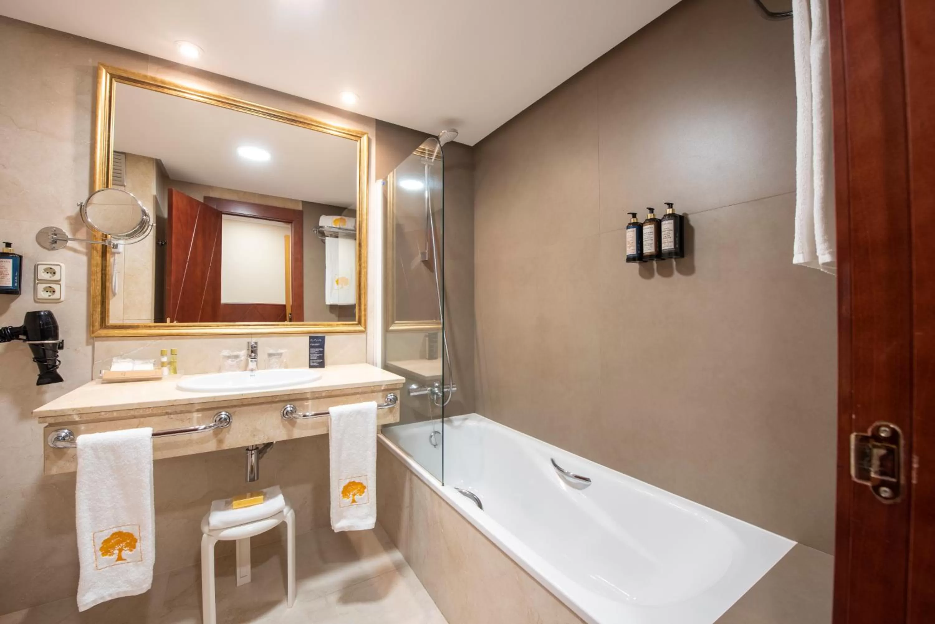 Bathroom in Eurostars Araguaney