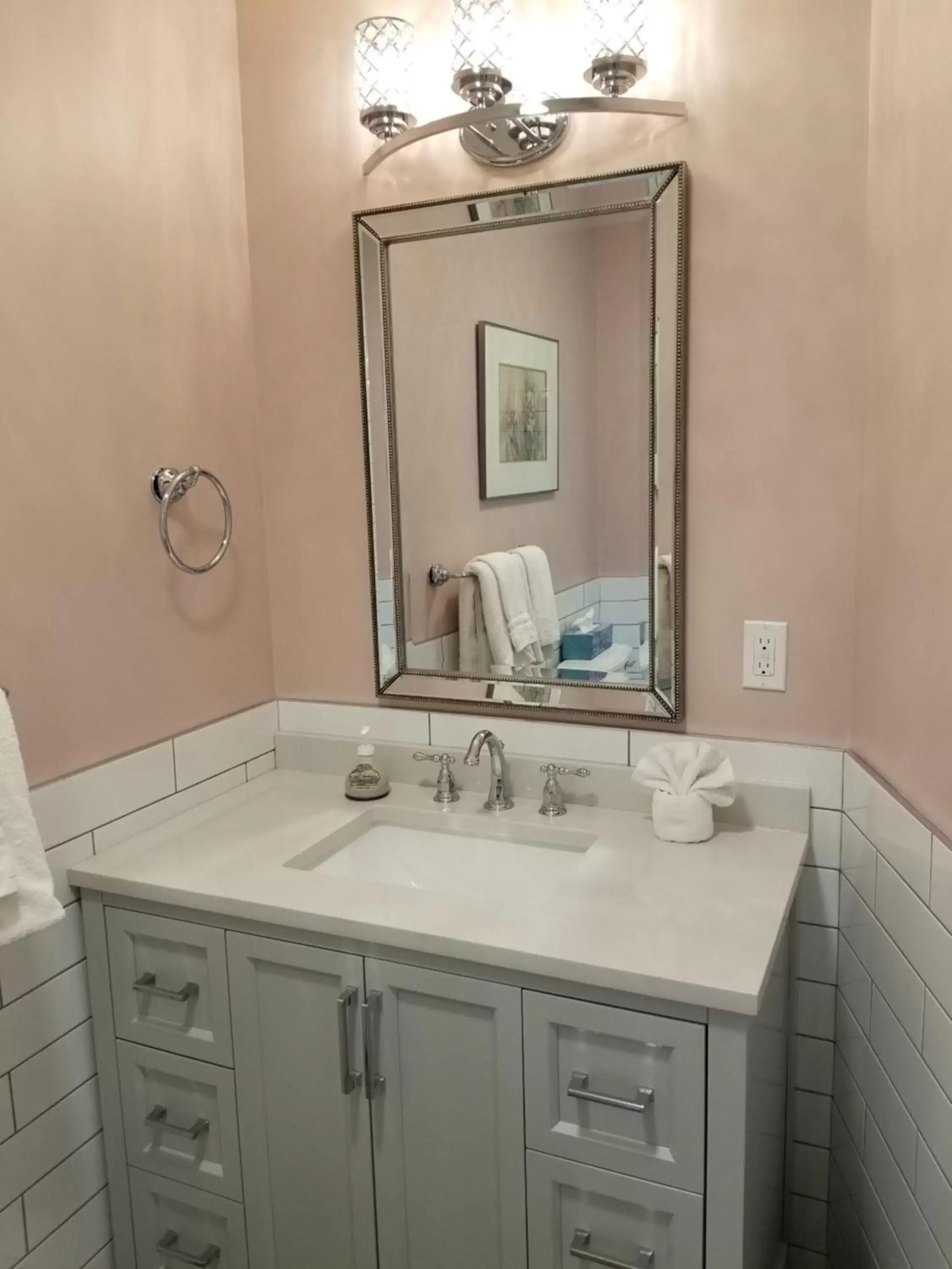 Bathroom in Lady MacDonald Country Inn