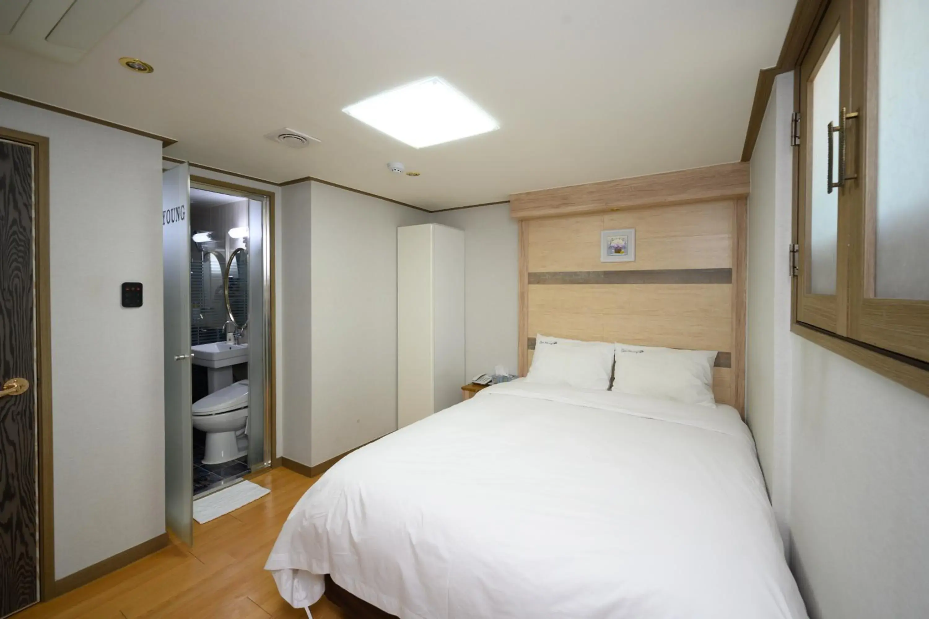 Bed in Daeyoung Hotel Myeongdong
