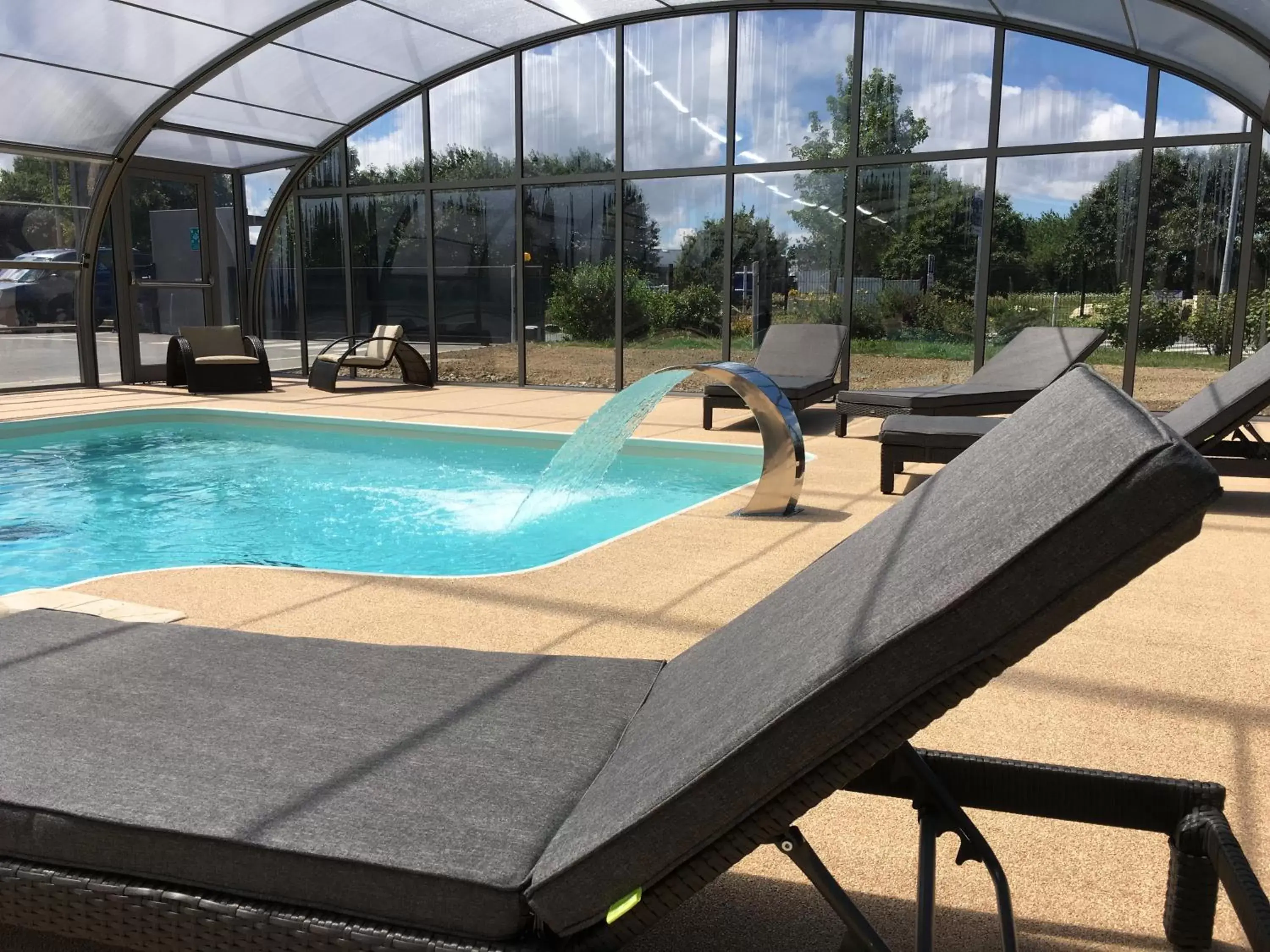 Swimming Pool in Kyriad Dol-de-Bretagne