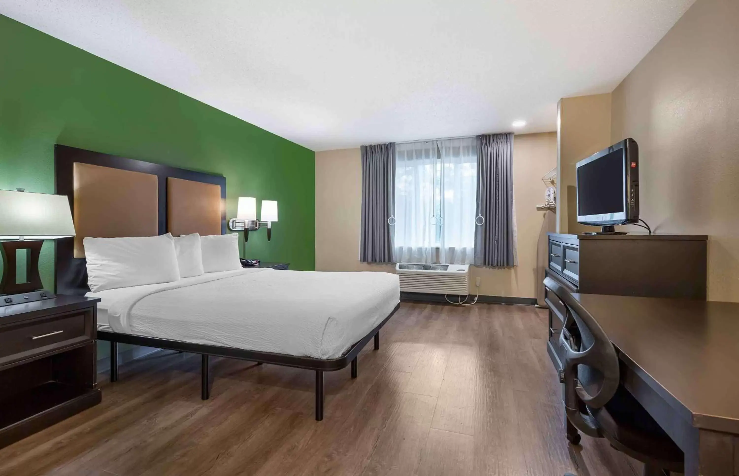 Bedroom, TV/Entertainment Center in Extended Stay America Suites - Washington, DC - Springfield