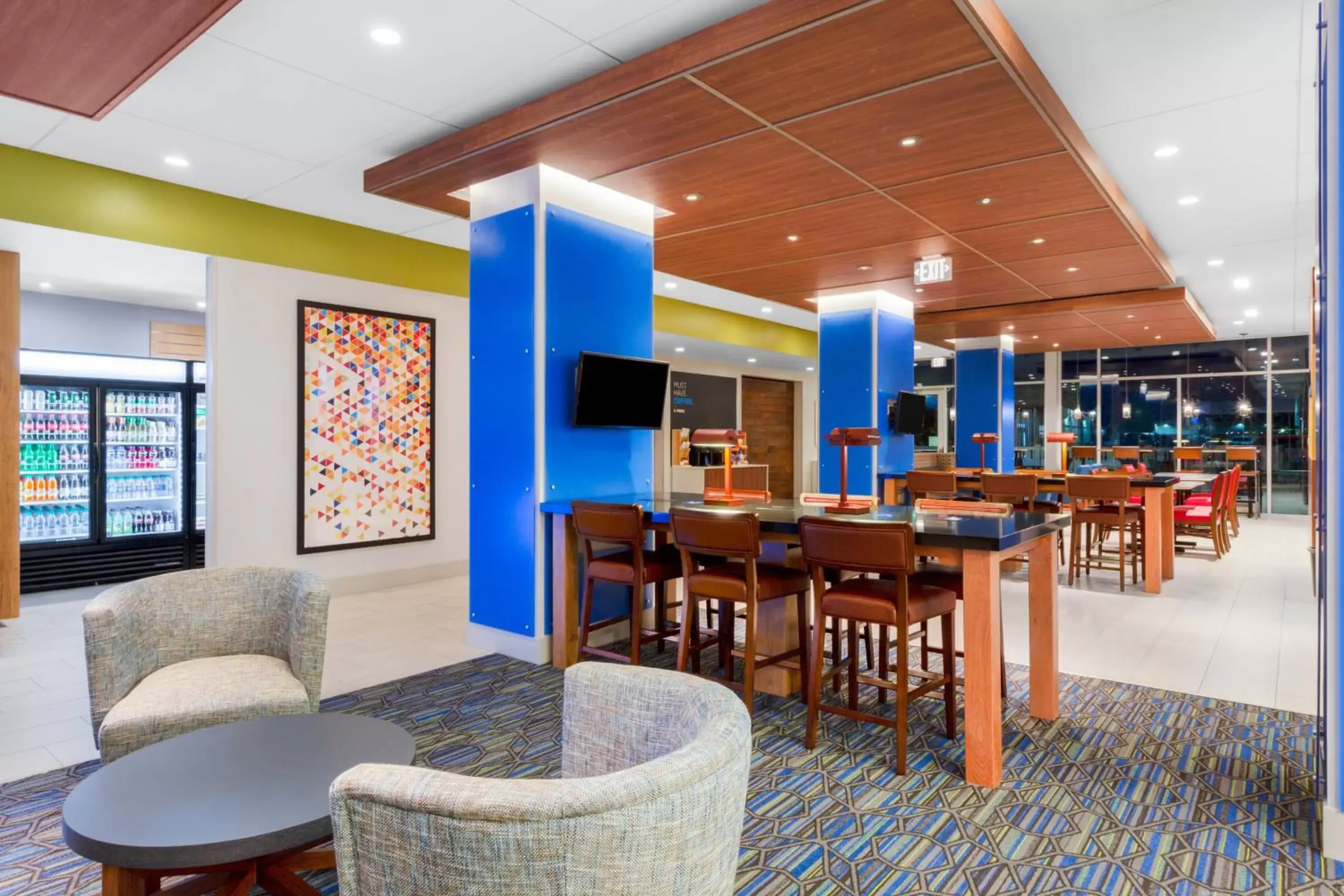 Lobby or reception, Lounge/Bar in Holiday Inn Express & Suites - Union Gap - Yakima Area, an IHG Hotel