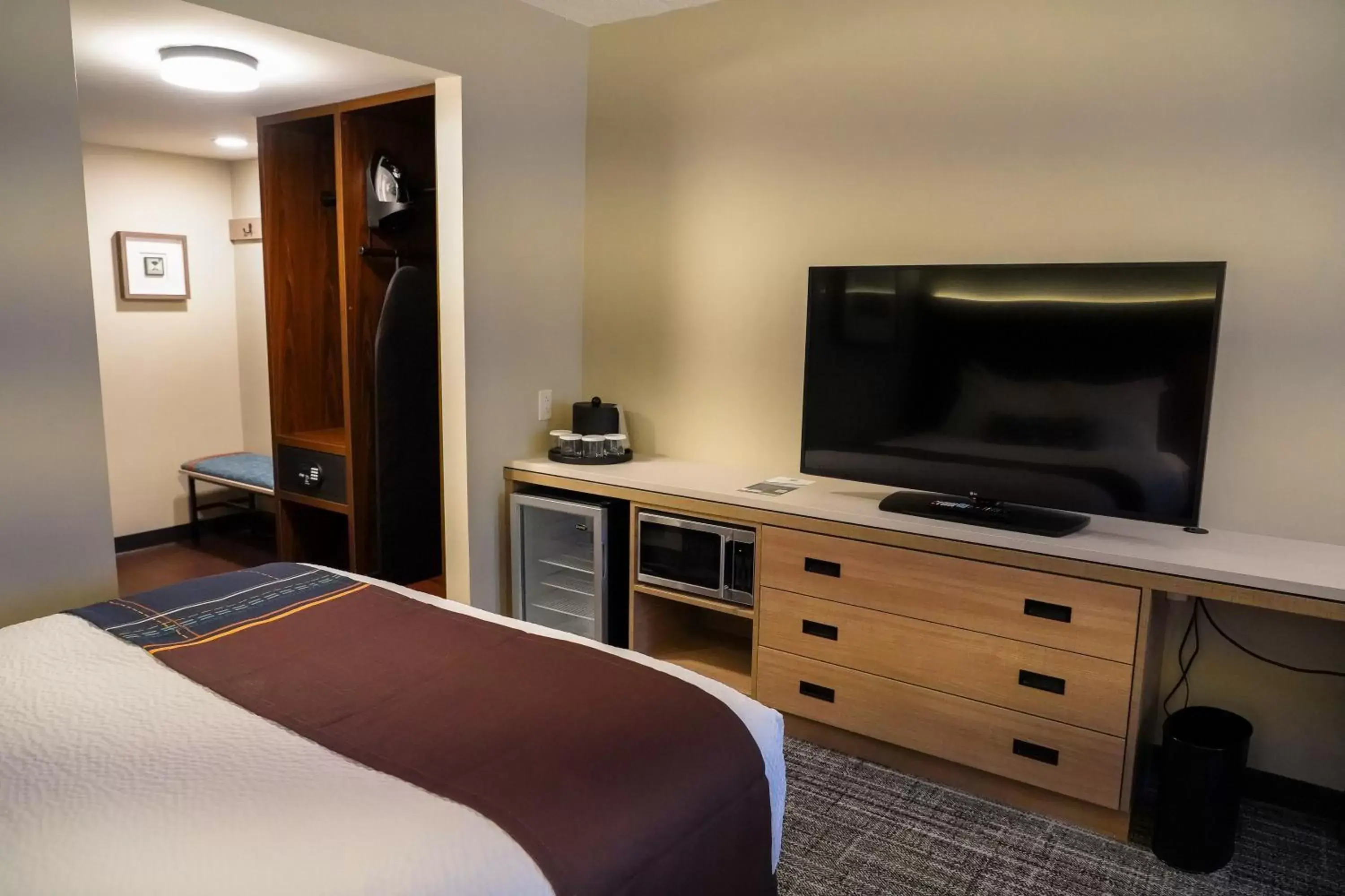 Bed, TV/Entertainment Center in Sawmill Creek by Cedar Point Resorts