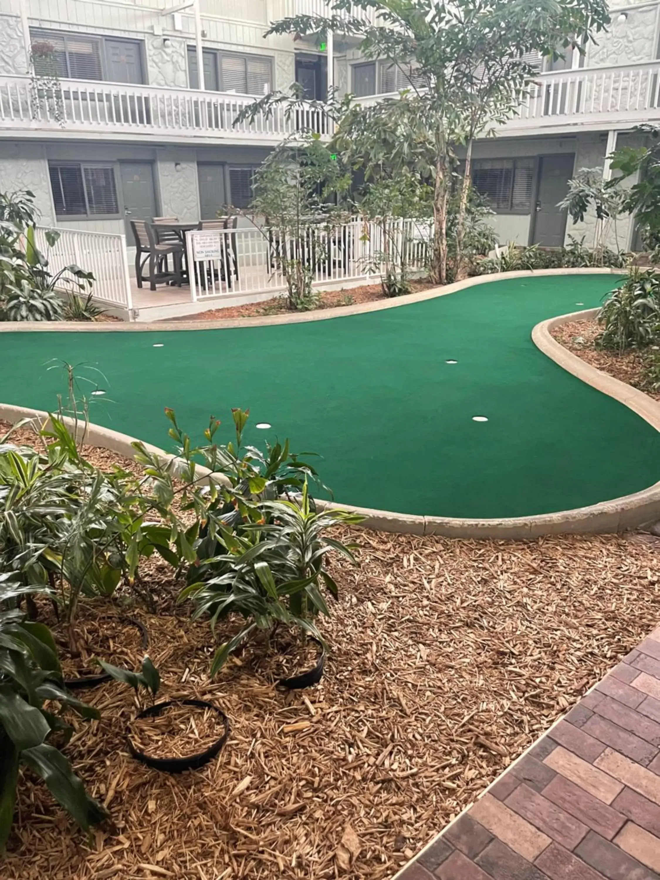 Minigolf, Swimming Pool in Club Destin Condos