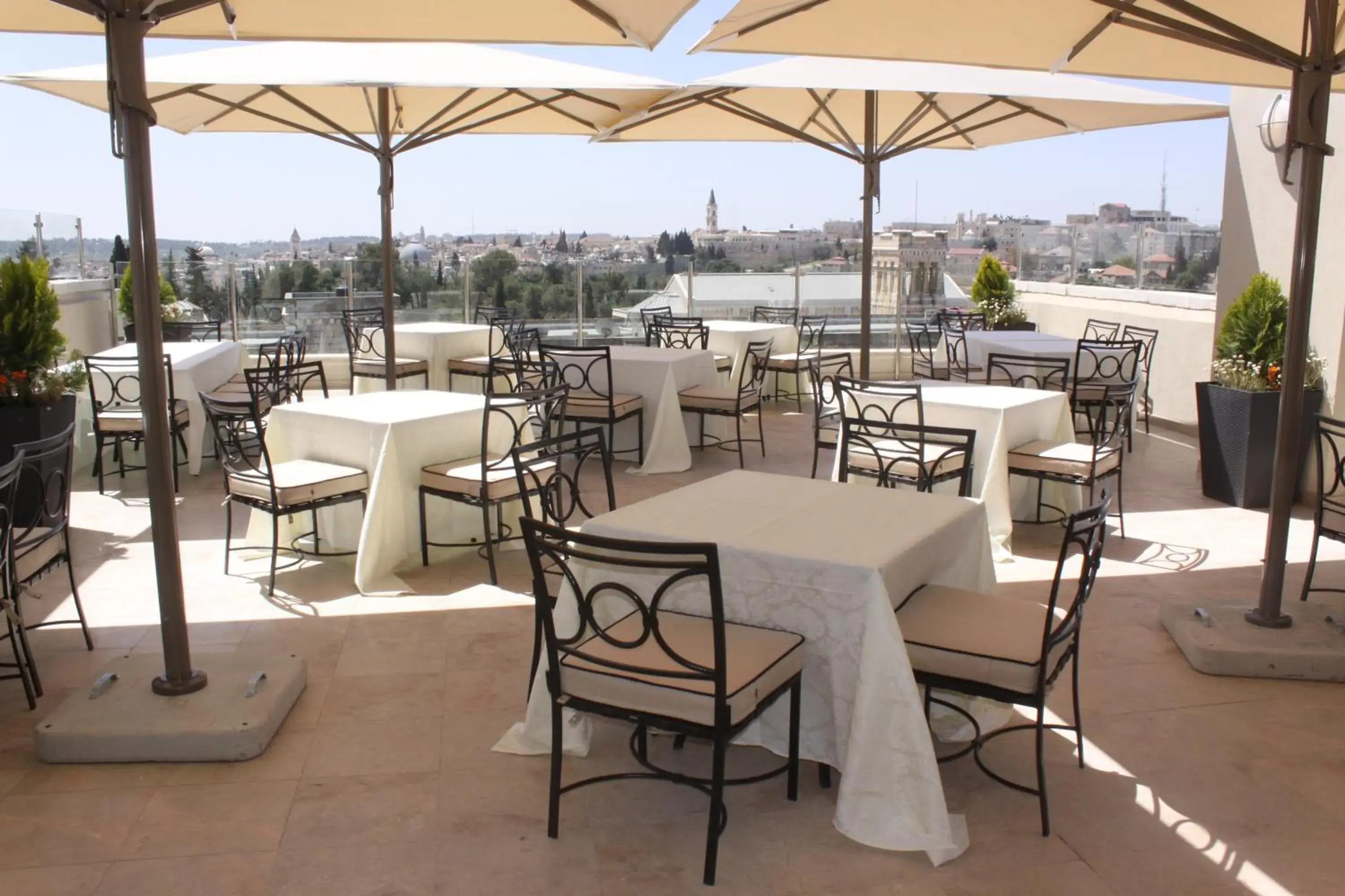 Balcony/Terrace, Restaurant/Places to Eat in St. George Hotel