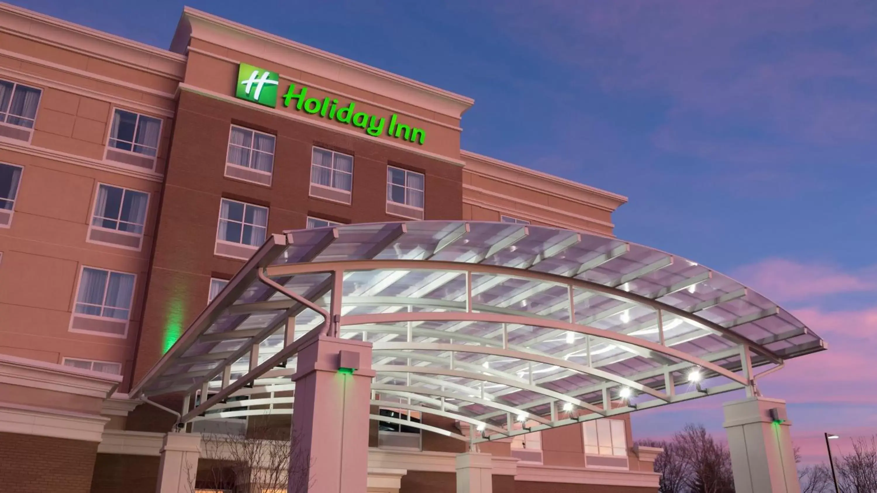 Property building in Holiday Inn Indianapolis Airport, an IHG Hotel