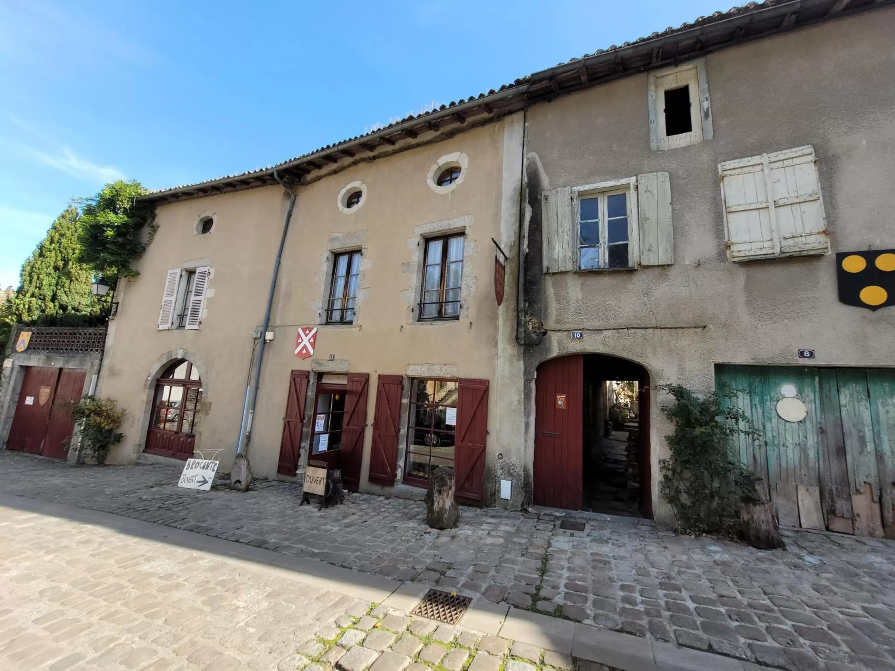 Property Building in La Cressonnière