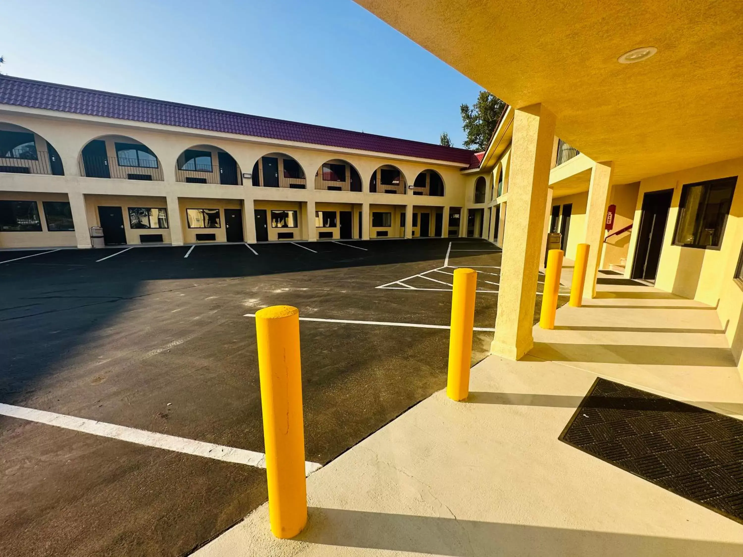 Parking, Property Building in Timberland Inn & Suites