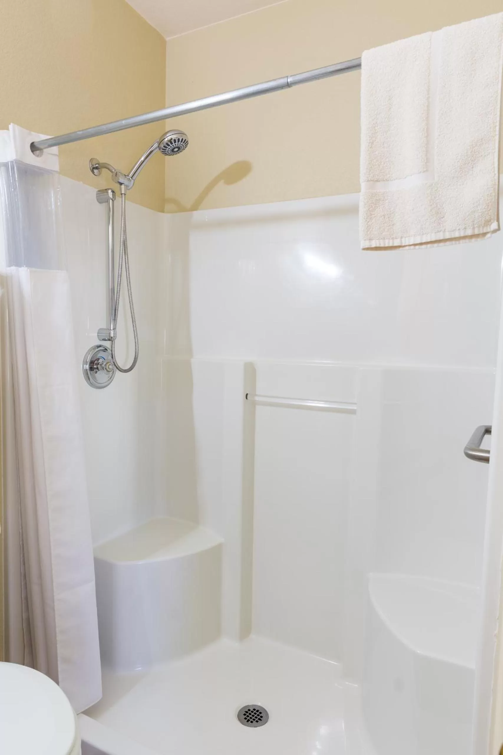 Shower in Hotel Cathlamet