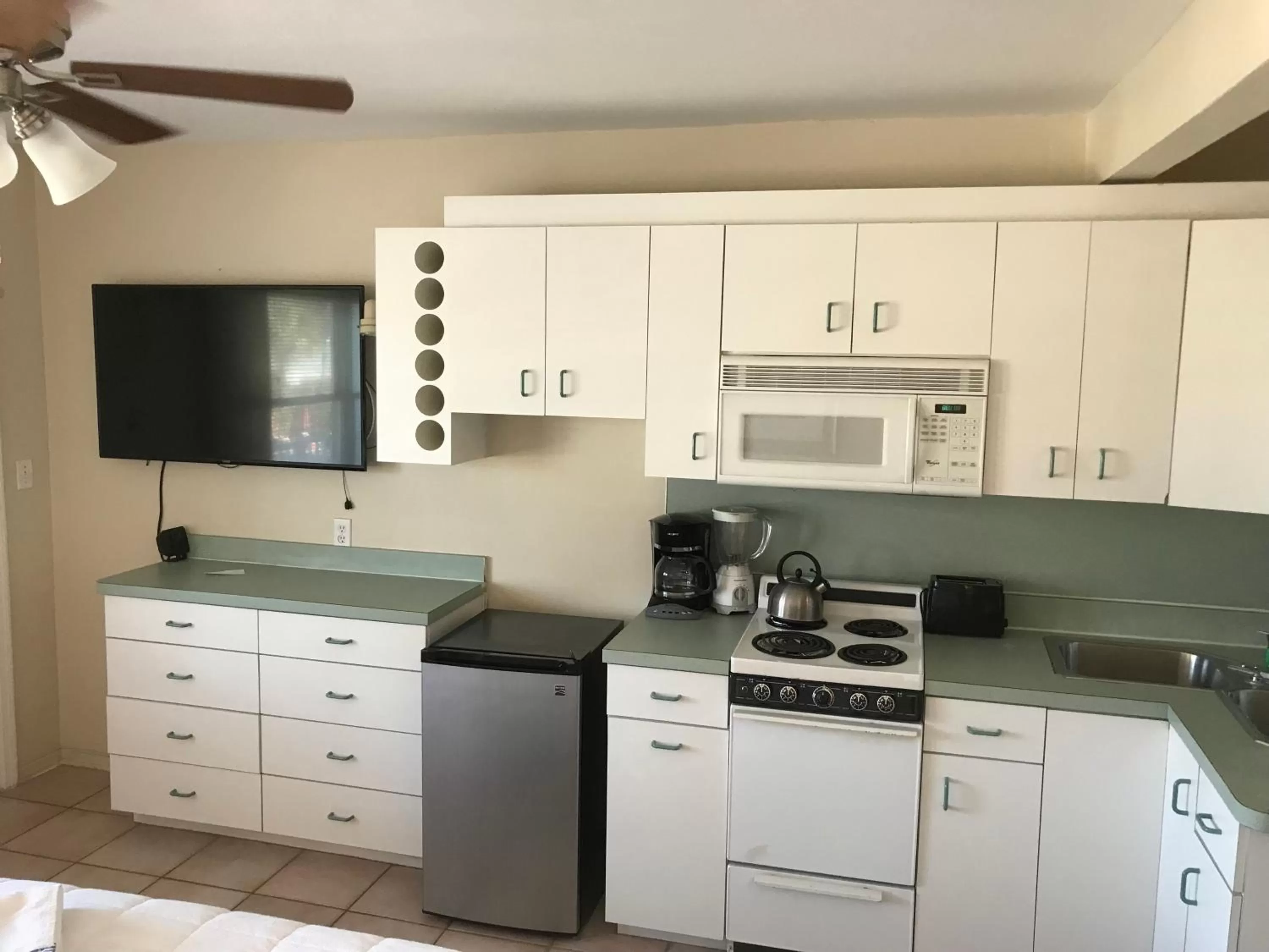 Kitchen or kitchenette, Kitchen/Kitchenette in Miramar Resort