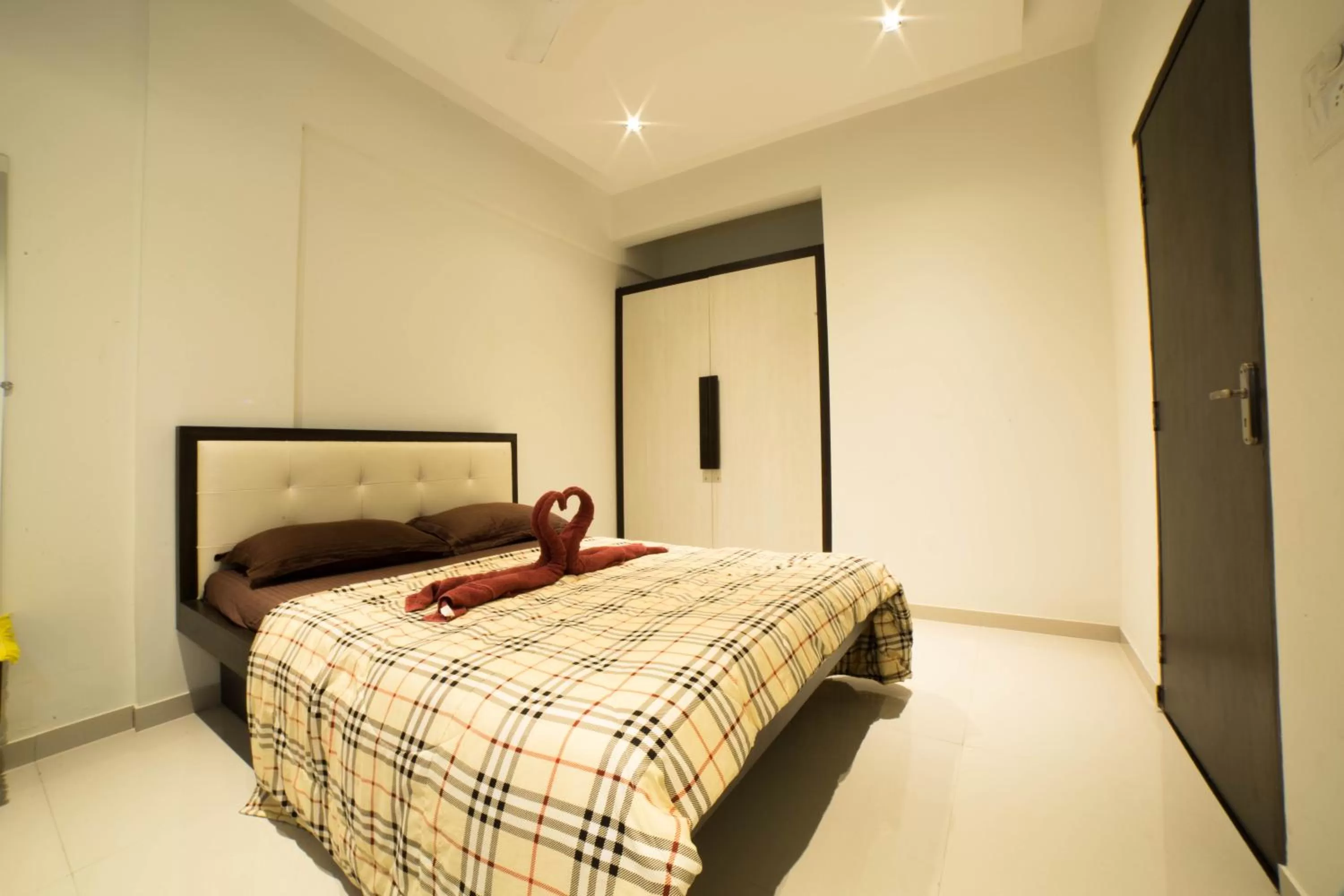 Bedroom, Bed in Acons Palm Beach