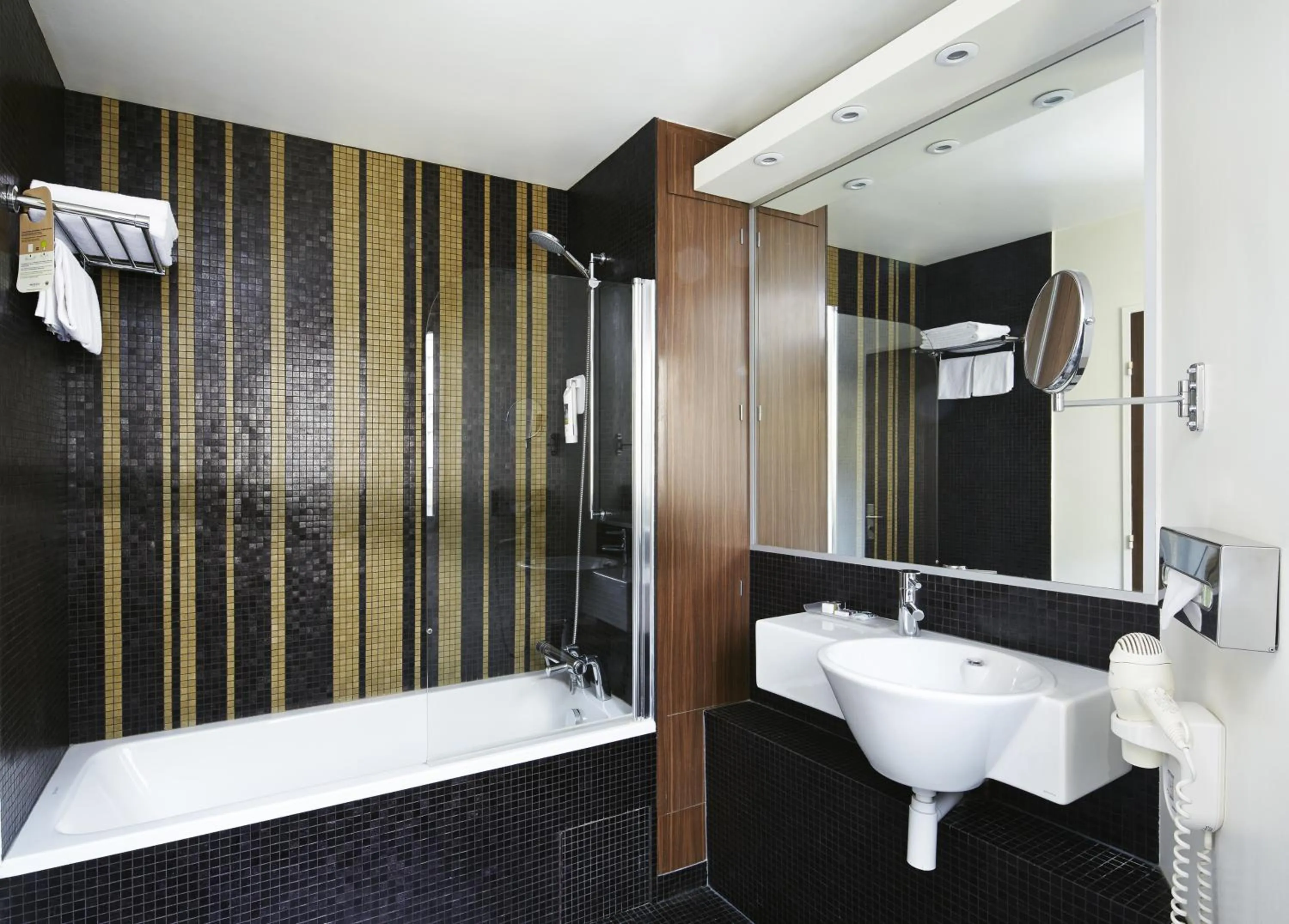 Bathroom in Mercure Paris Bastille Saint Antoine