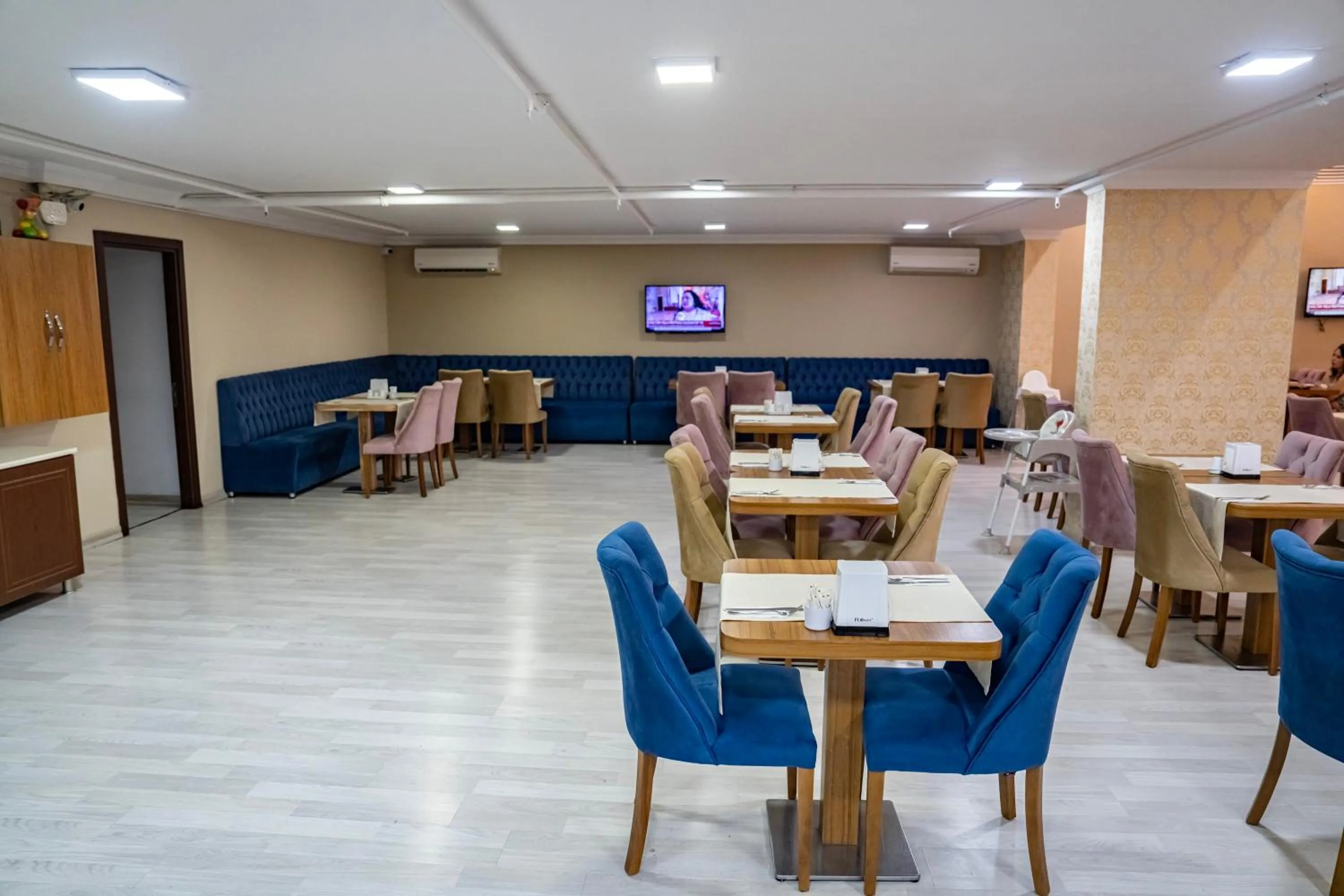 Restaurant/places to eat in Grand Hamit Hotel