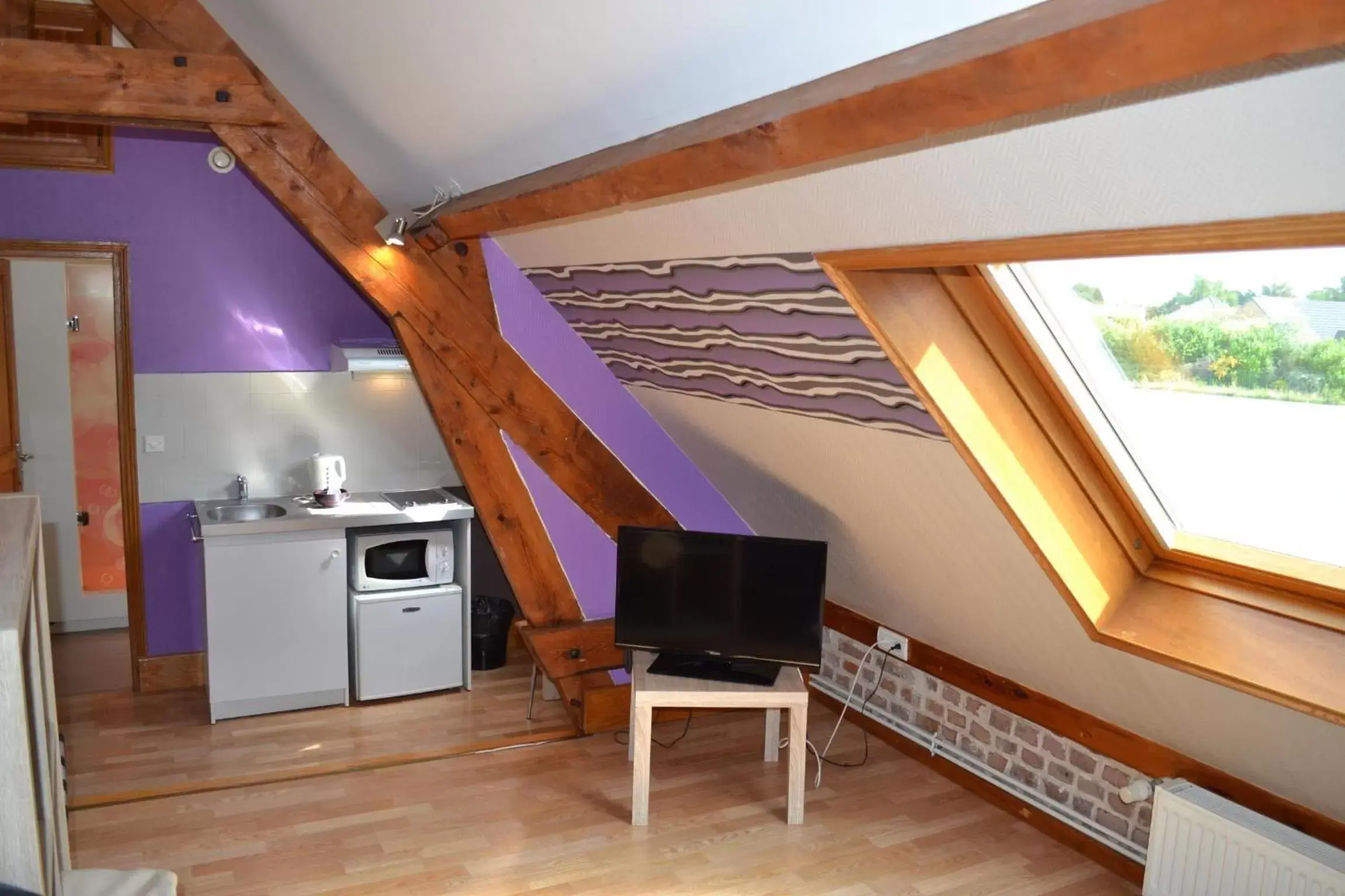 Bedroom, Kitchen/Kitchenette in Le Domaine des Cigognes