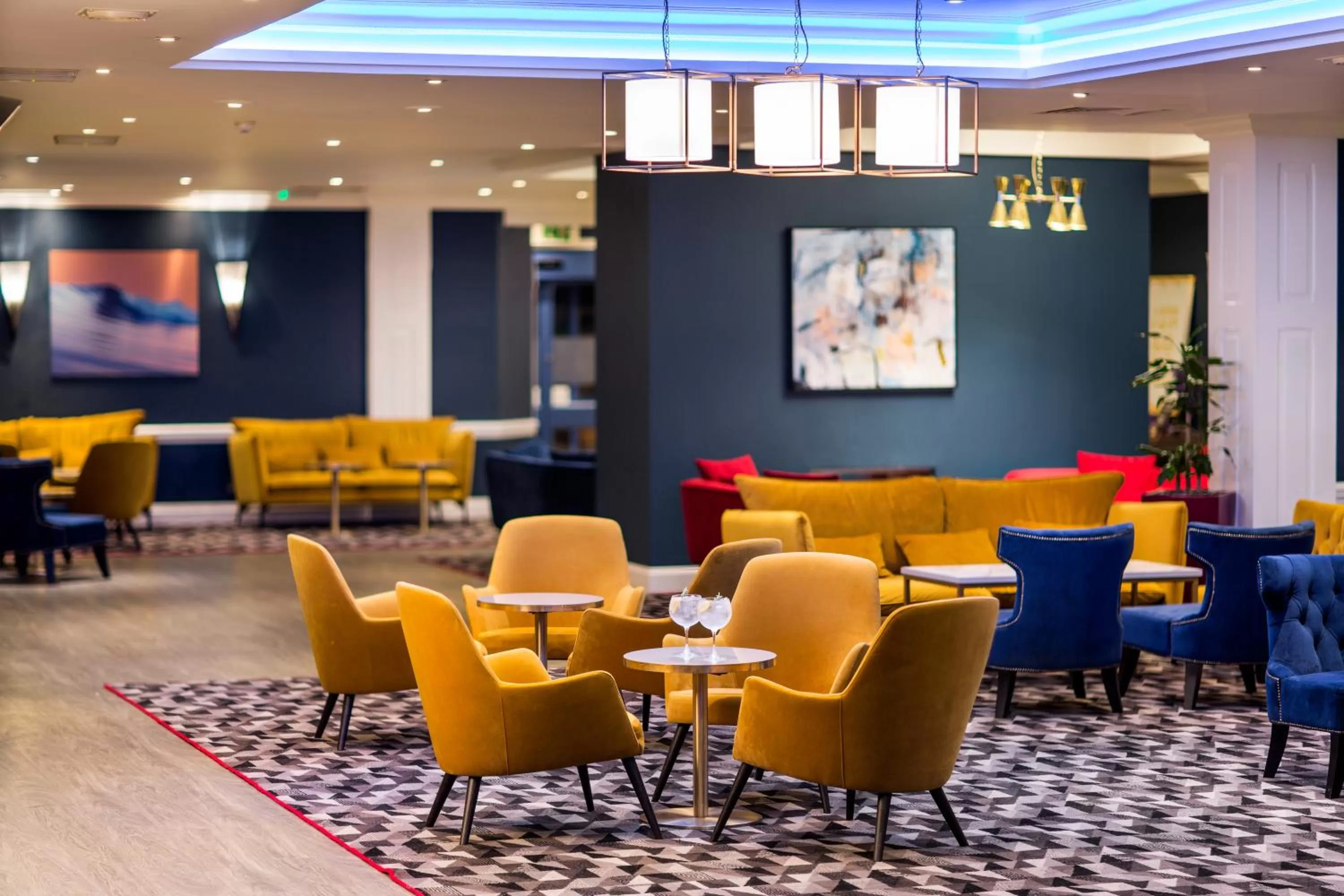 Lounge or bar in Mercure Swansea Hotel