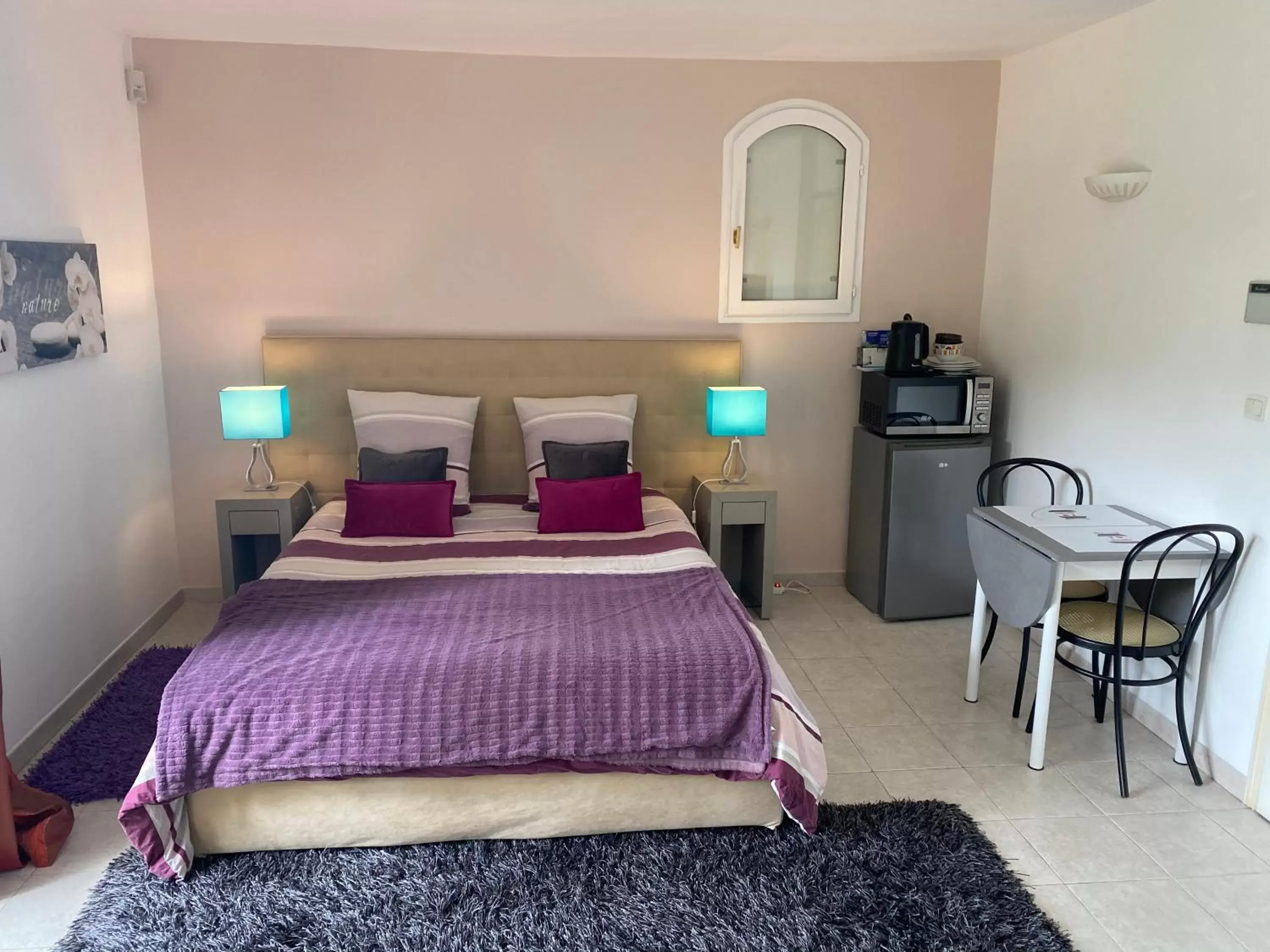 Photo of the whole room, Bed in Chambre spacieuse indépendante dans villa plus parking privée