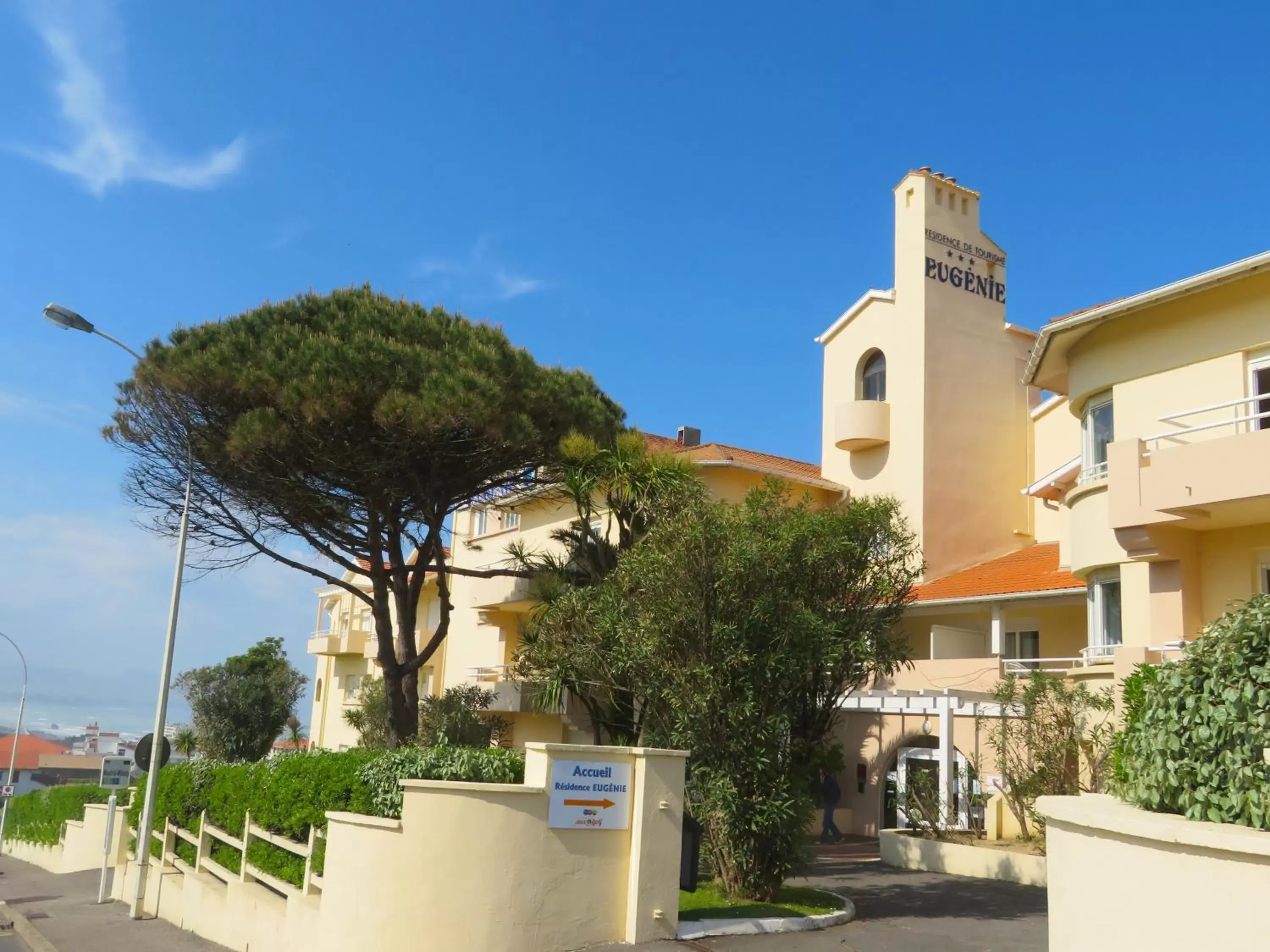 Facade/entrance, Property Building in Résidence Mer & Golf Eugénie