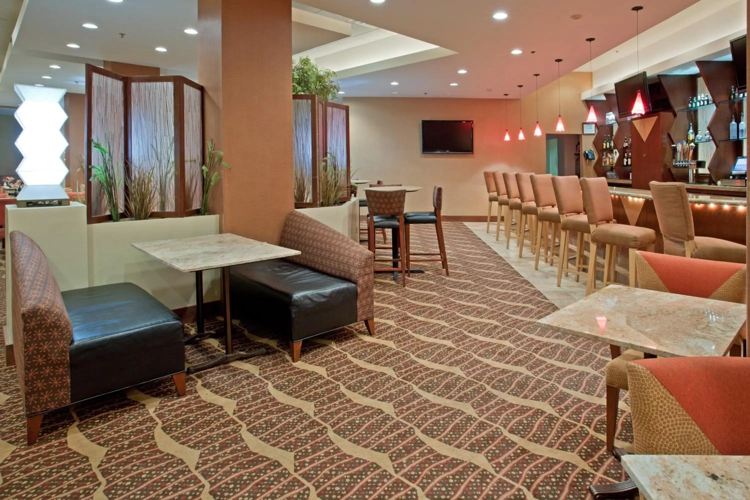 Restaurant/places to eat, Lounge/Bar in Crowne Plaza Houston Med Ctr-Galleria Area, an IHG Hotel