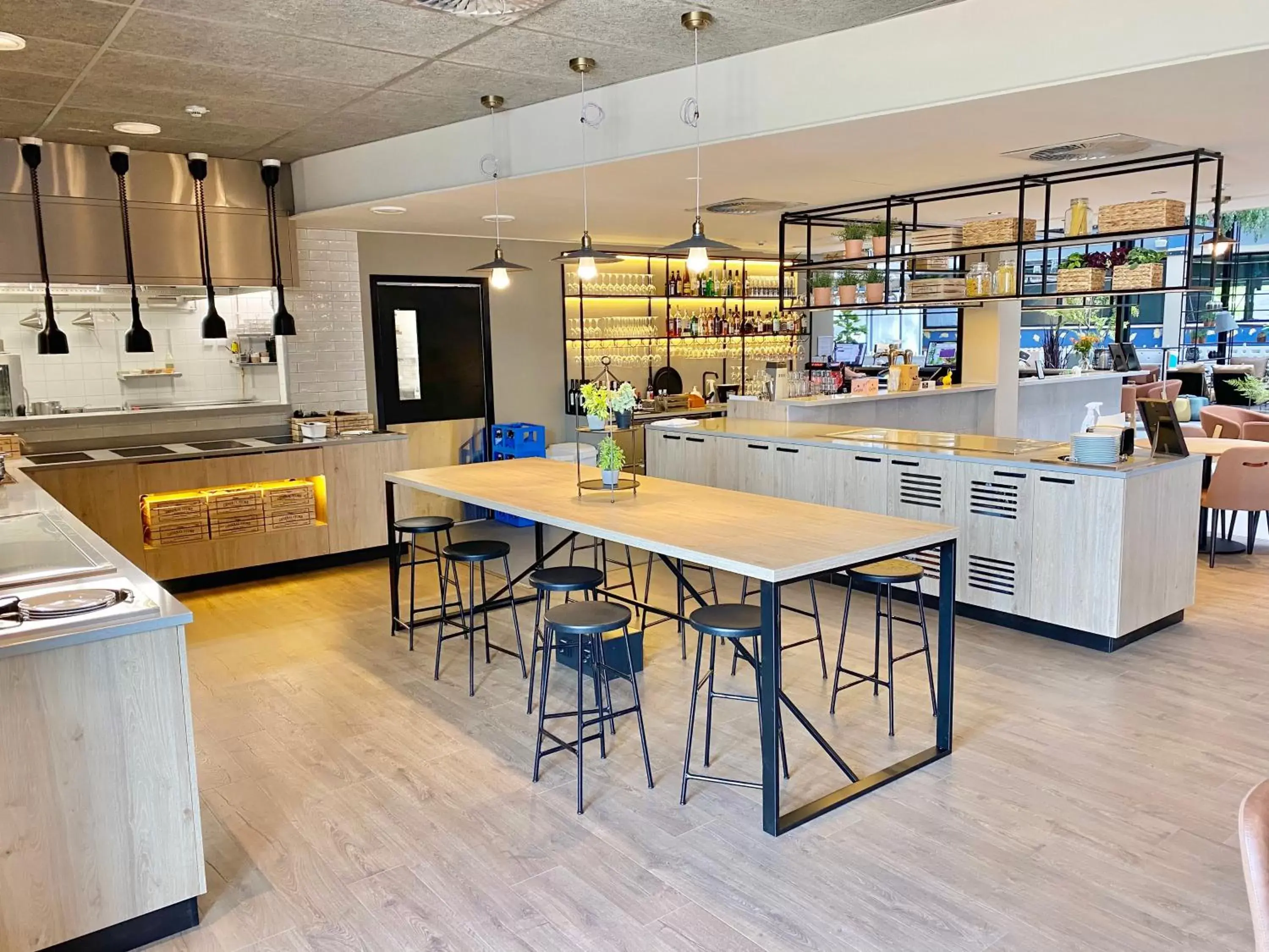 Restaurant/places to eat in Skyline Airport Hotel Restaurant/places to eat in Skyline Airport Hotel