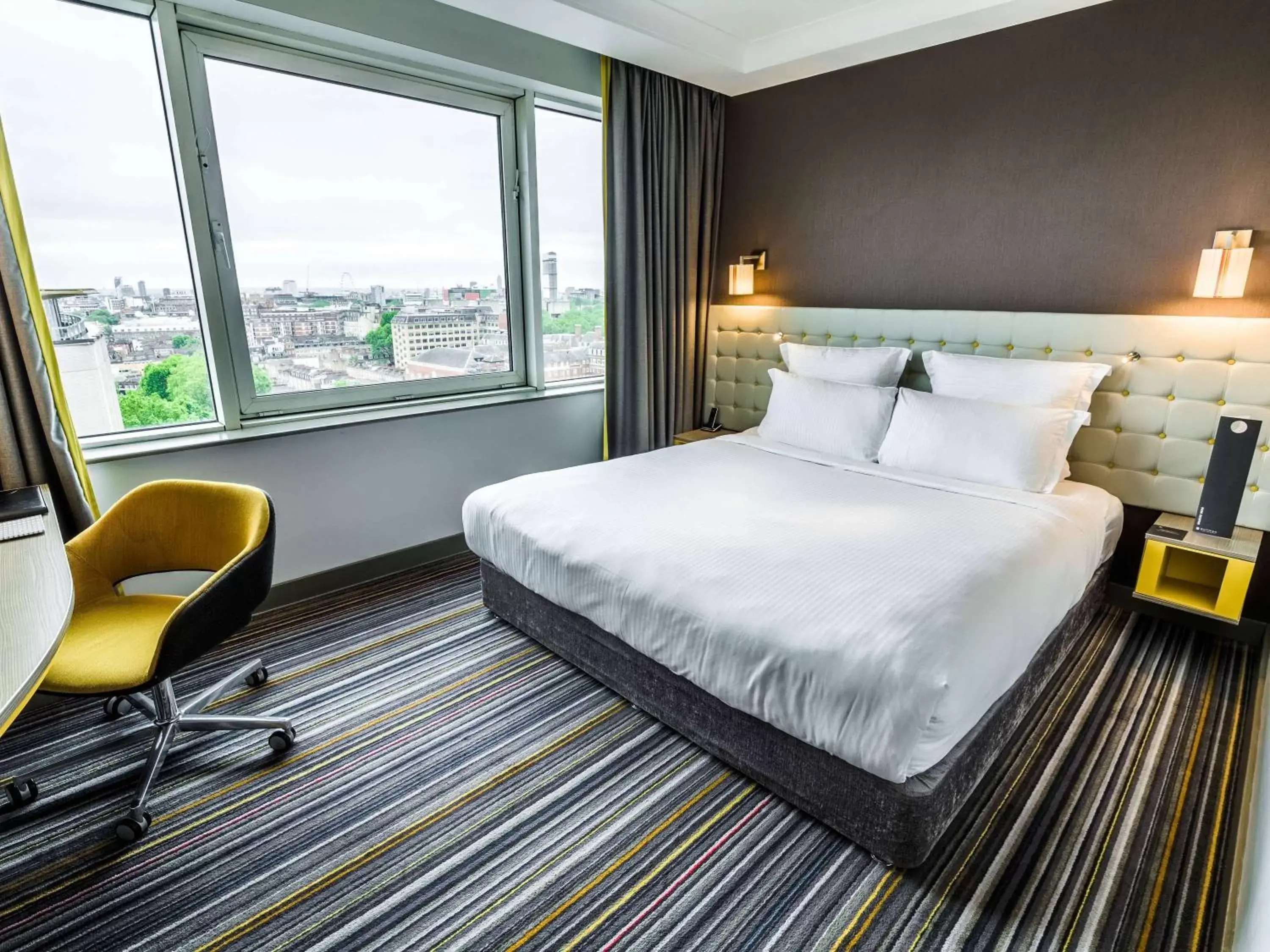 Photo of the whole room, Bed in Pullman London St Pancras