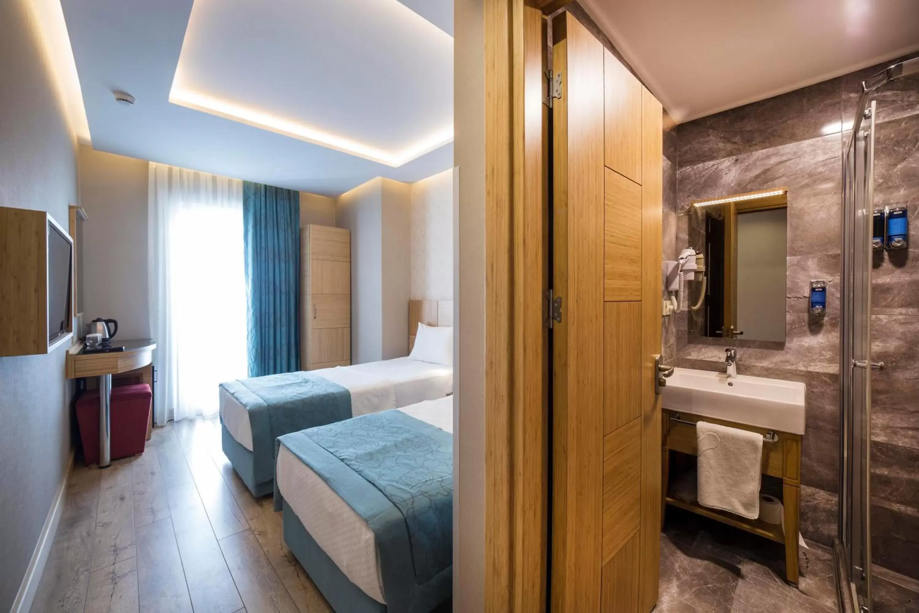 Bed, Bathroom in Meretto Hotel LALELİ