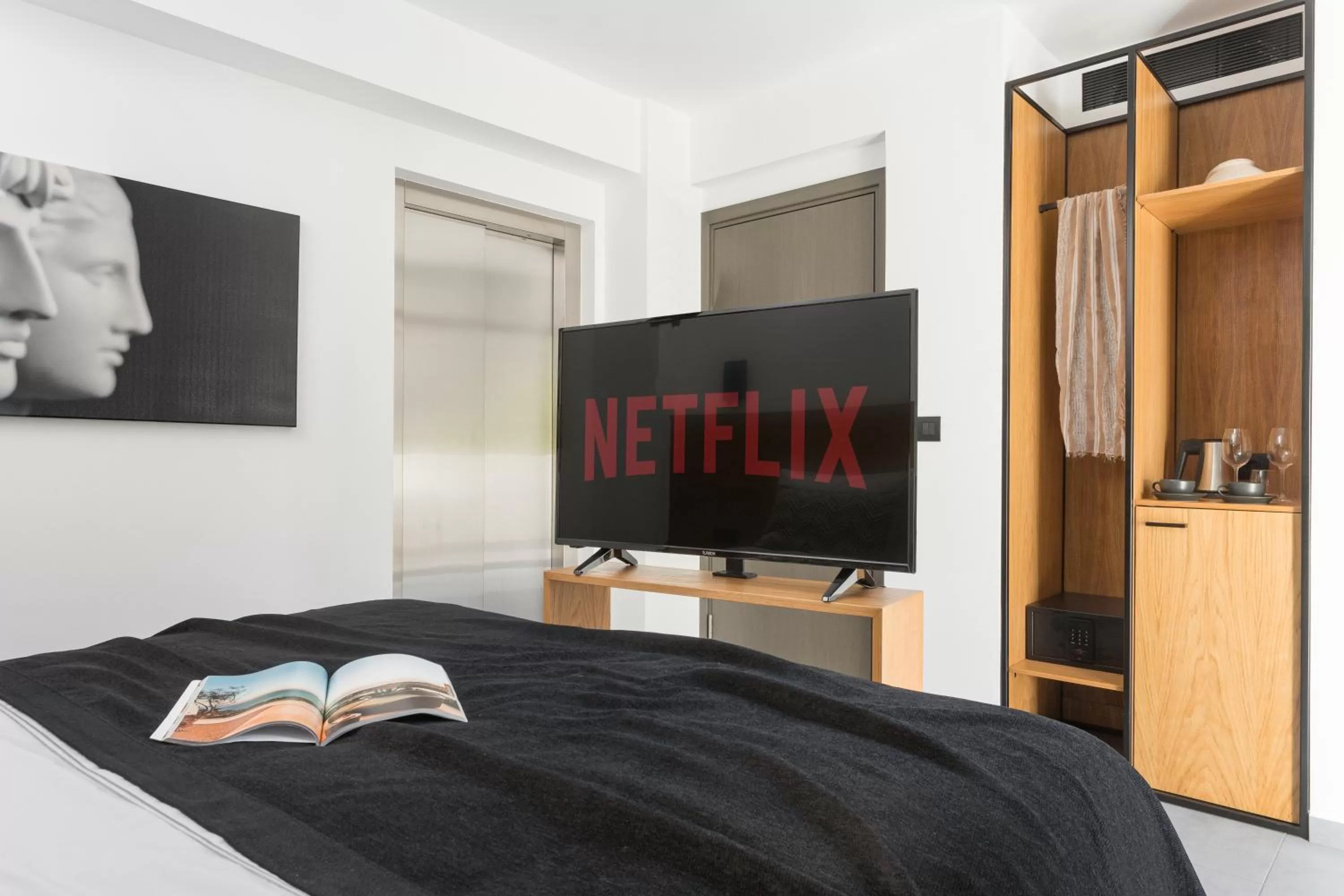 Bed in 11 Enteka Acropolis Suites