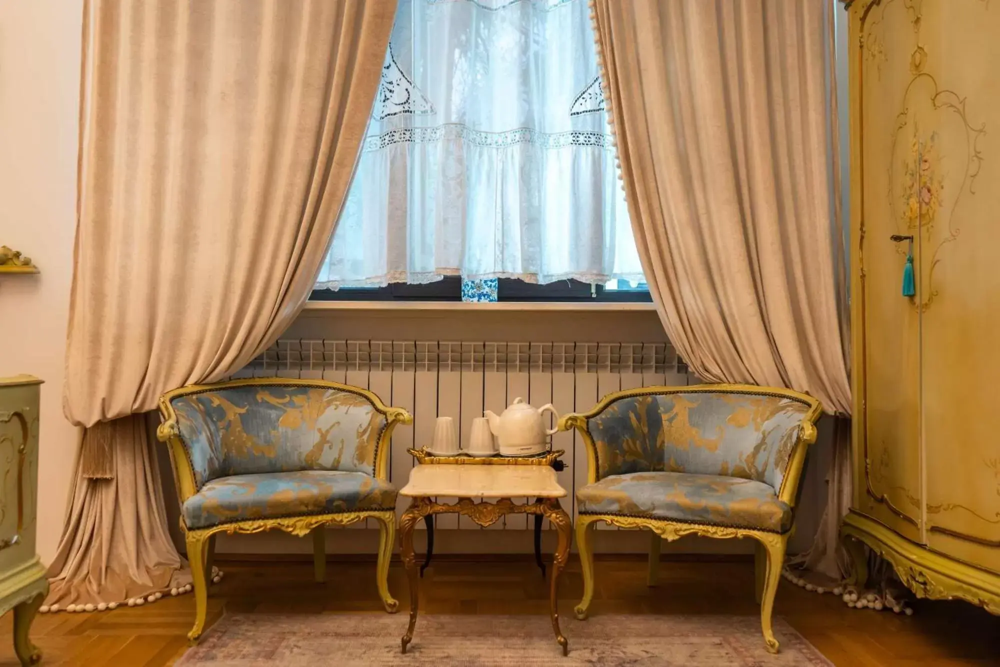 Photo of the whole room in Conacul Coroanei Luxury Boutique Hotel Photo of the whole room in Conacul Coroanei Luxury Boutique Hotel